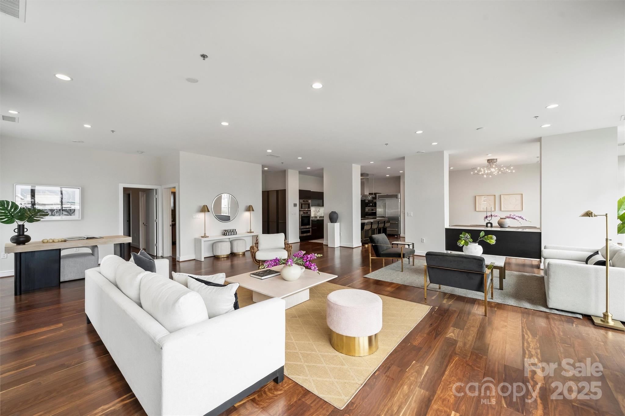 333 W Trade Street Unit: 700