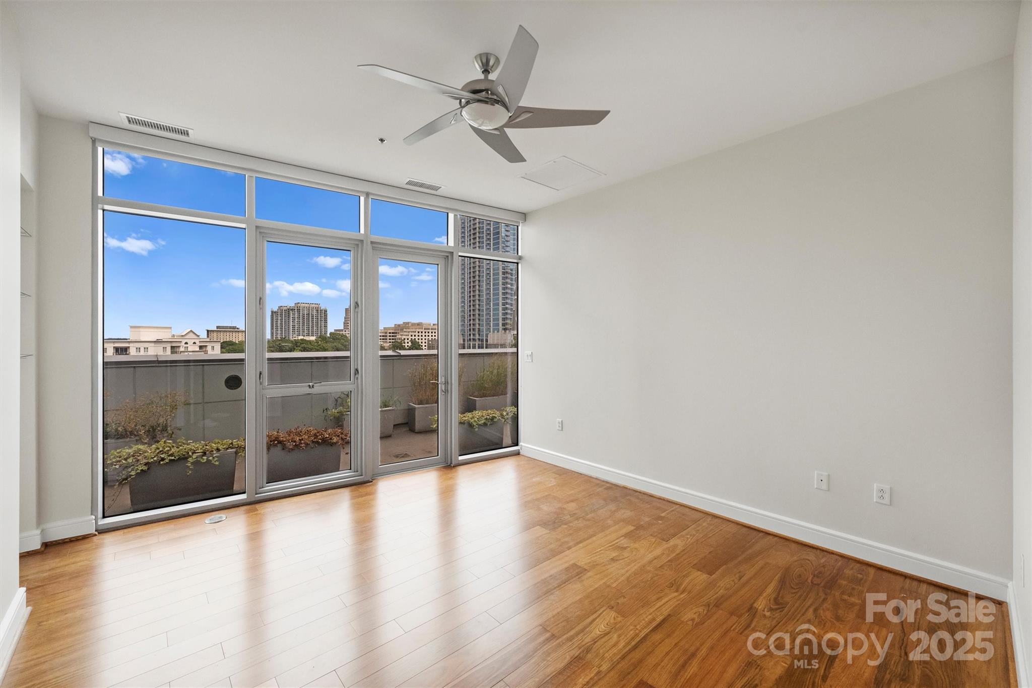 333 W Trade Street Unit: 700