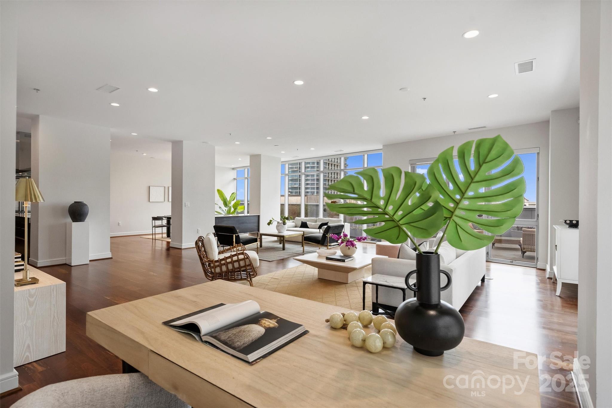 333 W Trade Street Unit: 700