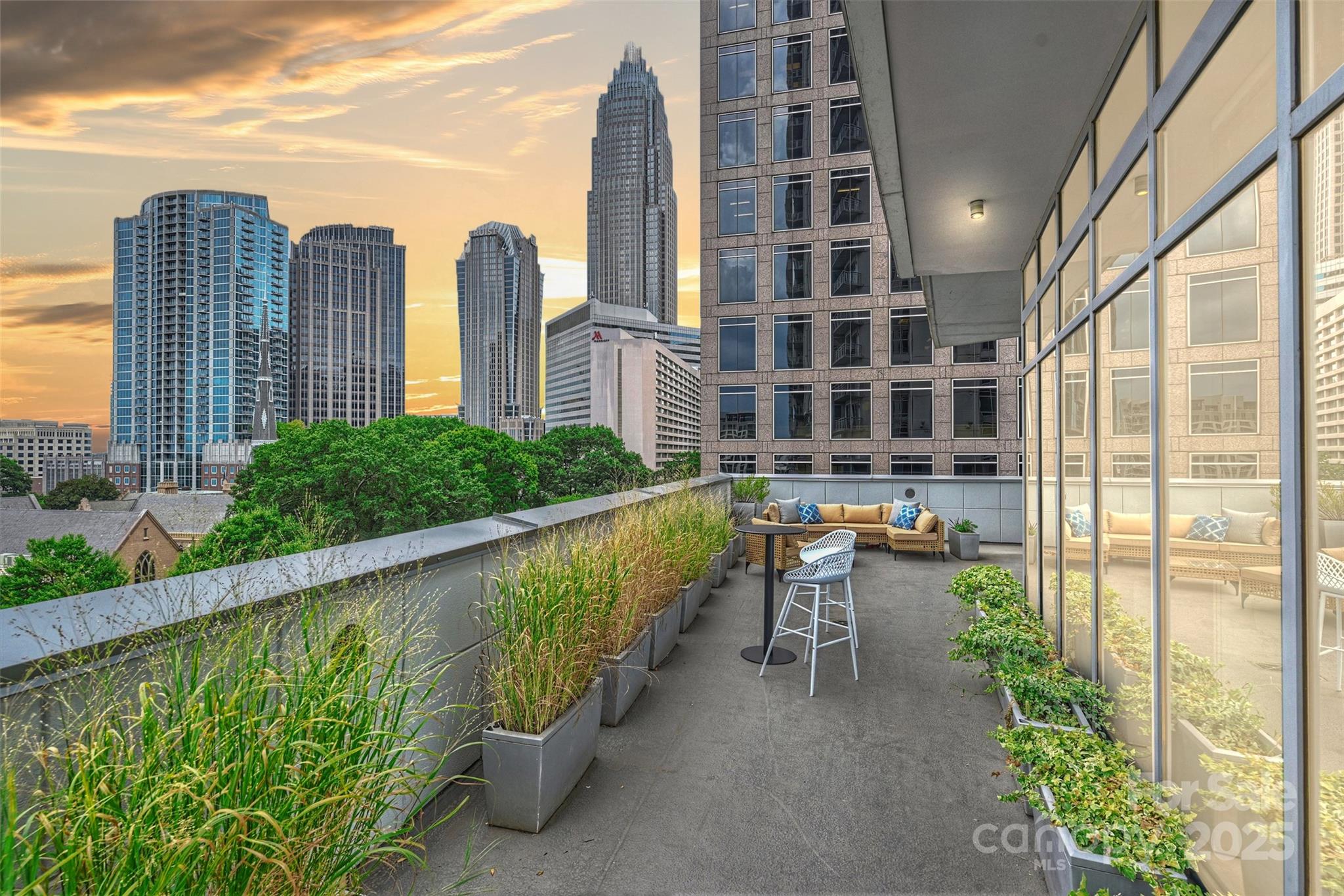 333 W Trade Street Unit: 700