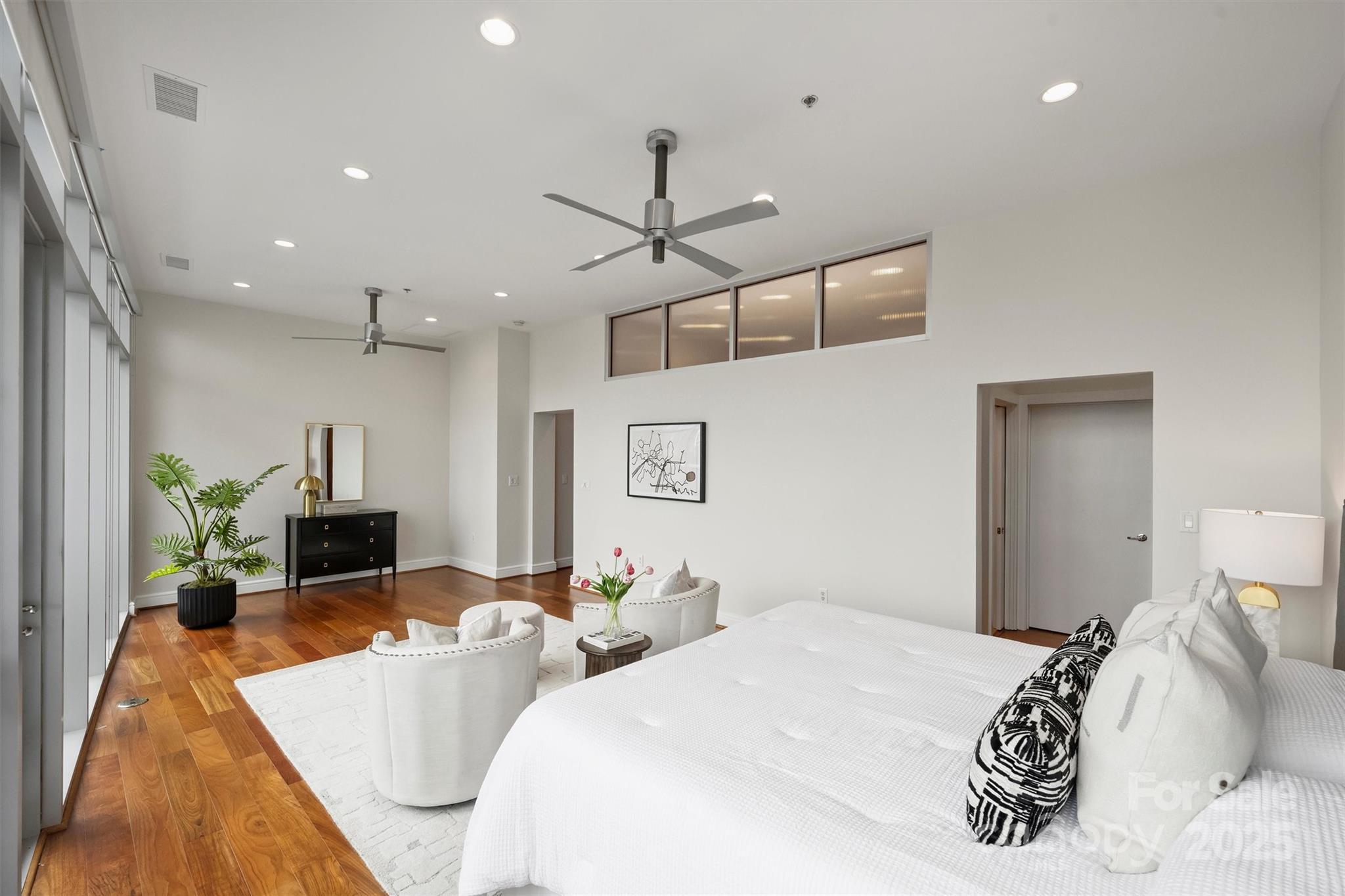 333 W Trade Street Unit: 700