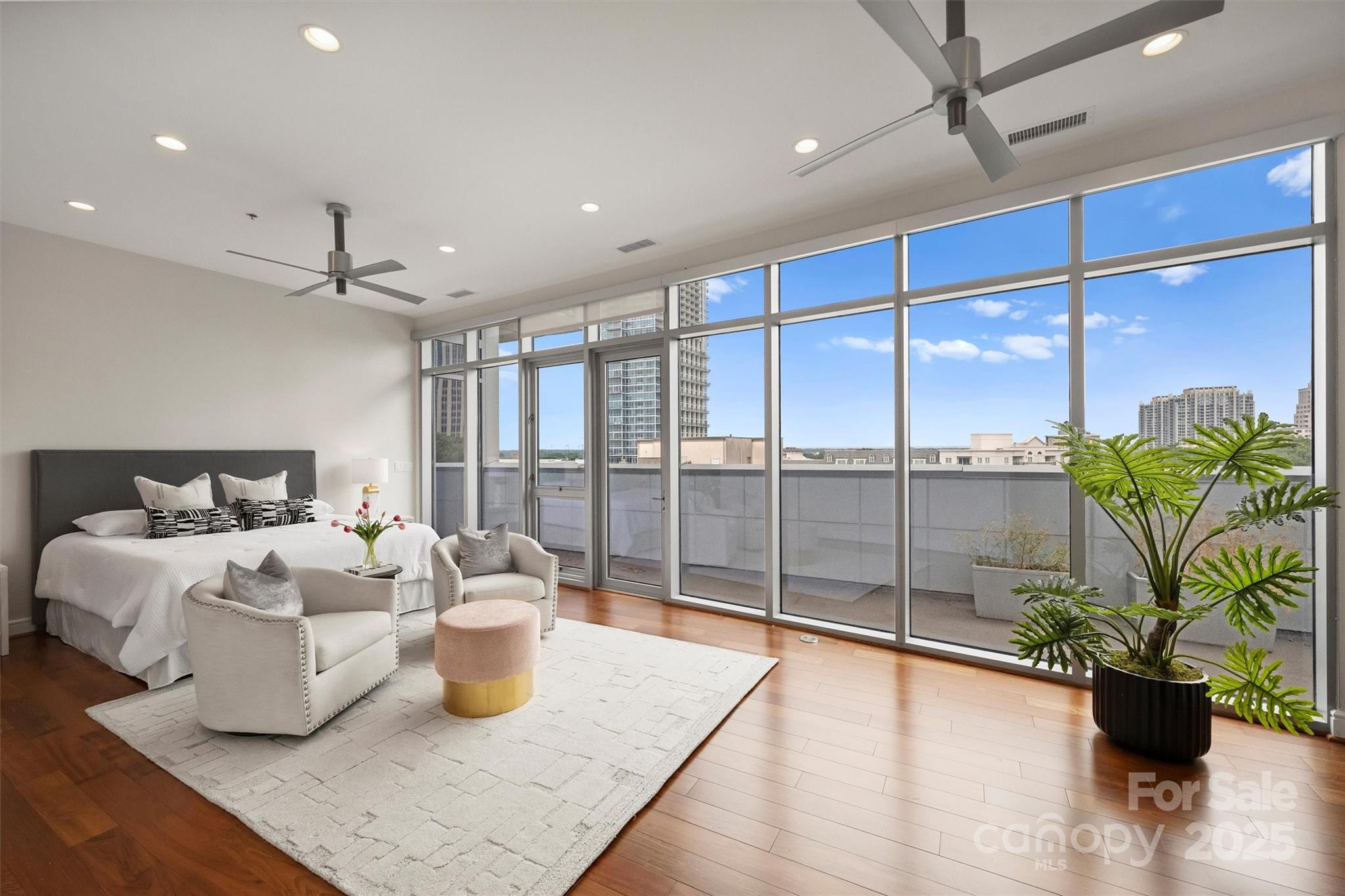 333 W Trade Street Unit: 700