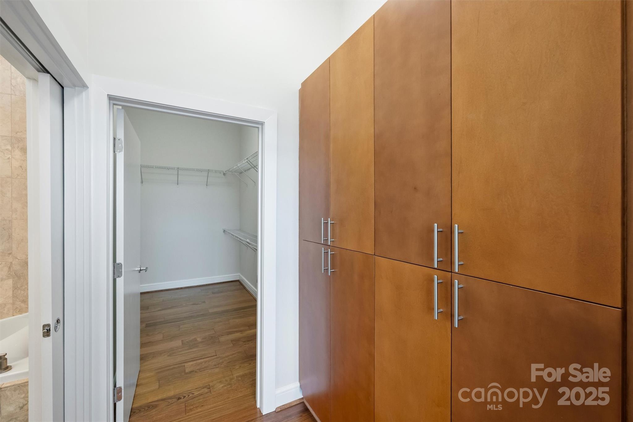 333 W Trade Street Unit: 700