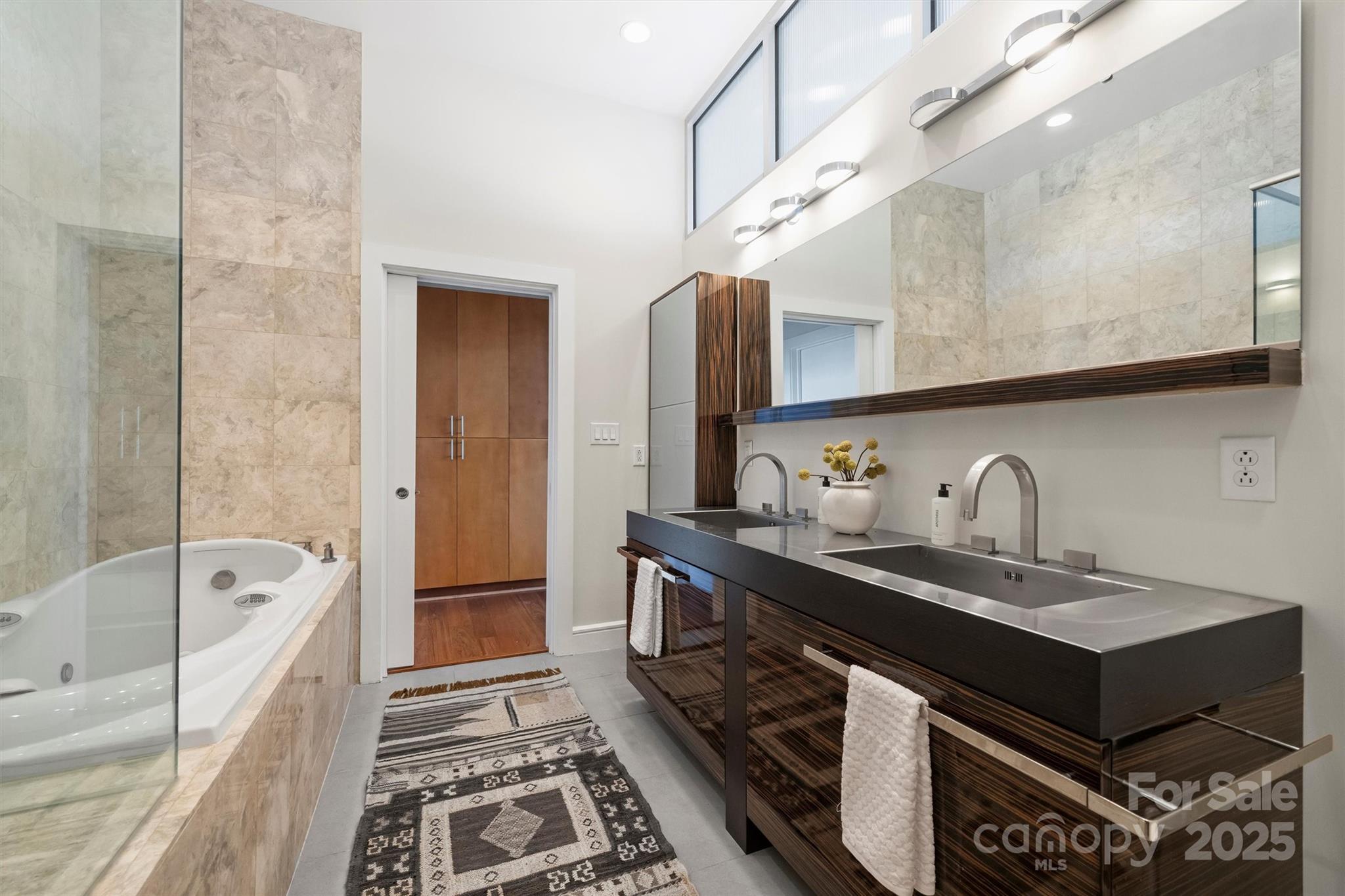 333 W Trade Street Unit: 700