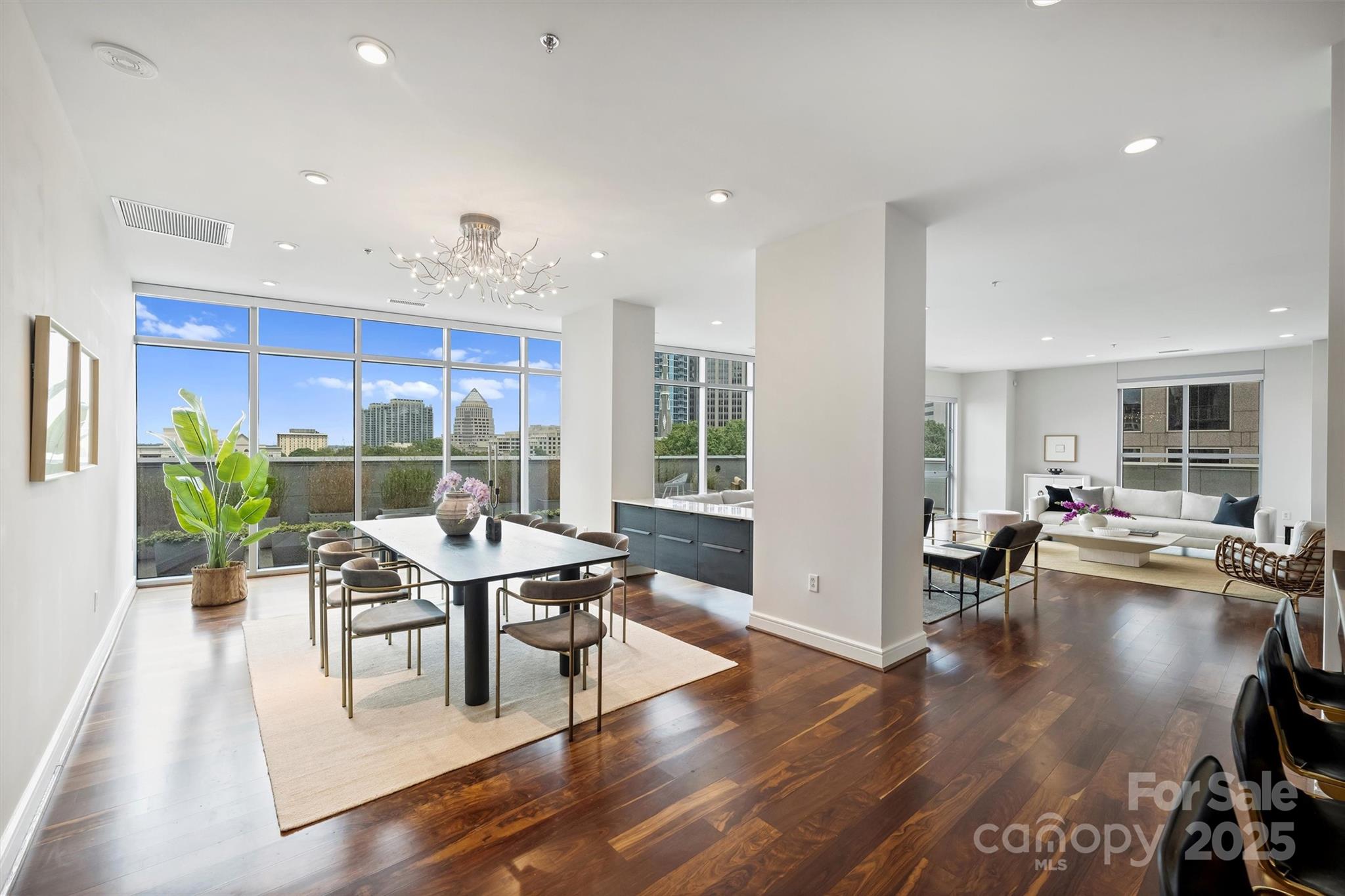 333 W Trade Street Unit: 700