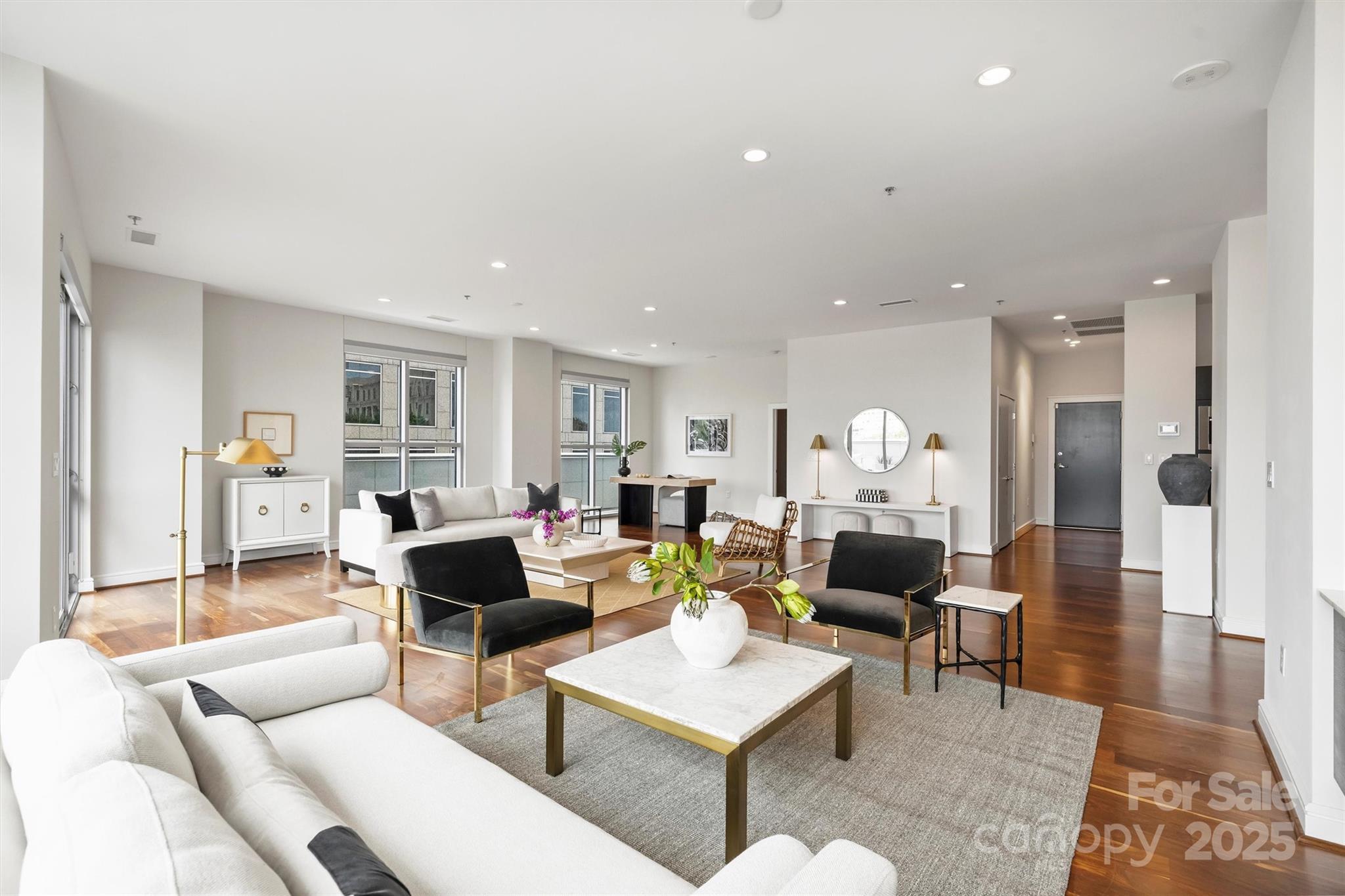 333 W Trade Street Unit: 700