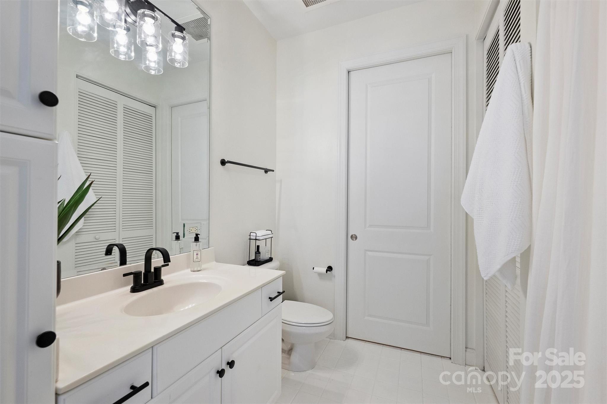 230 S Tryon Street Unit: 403