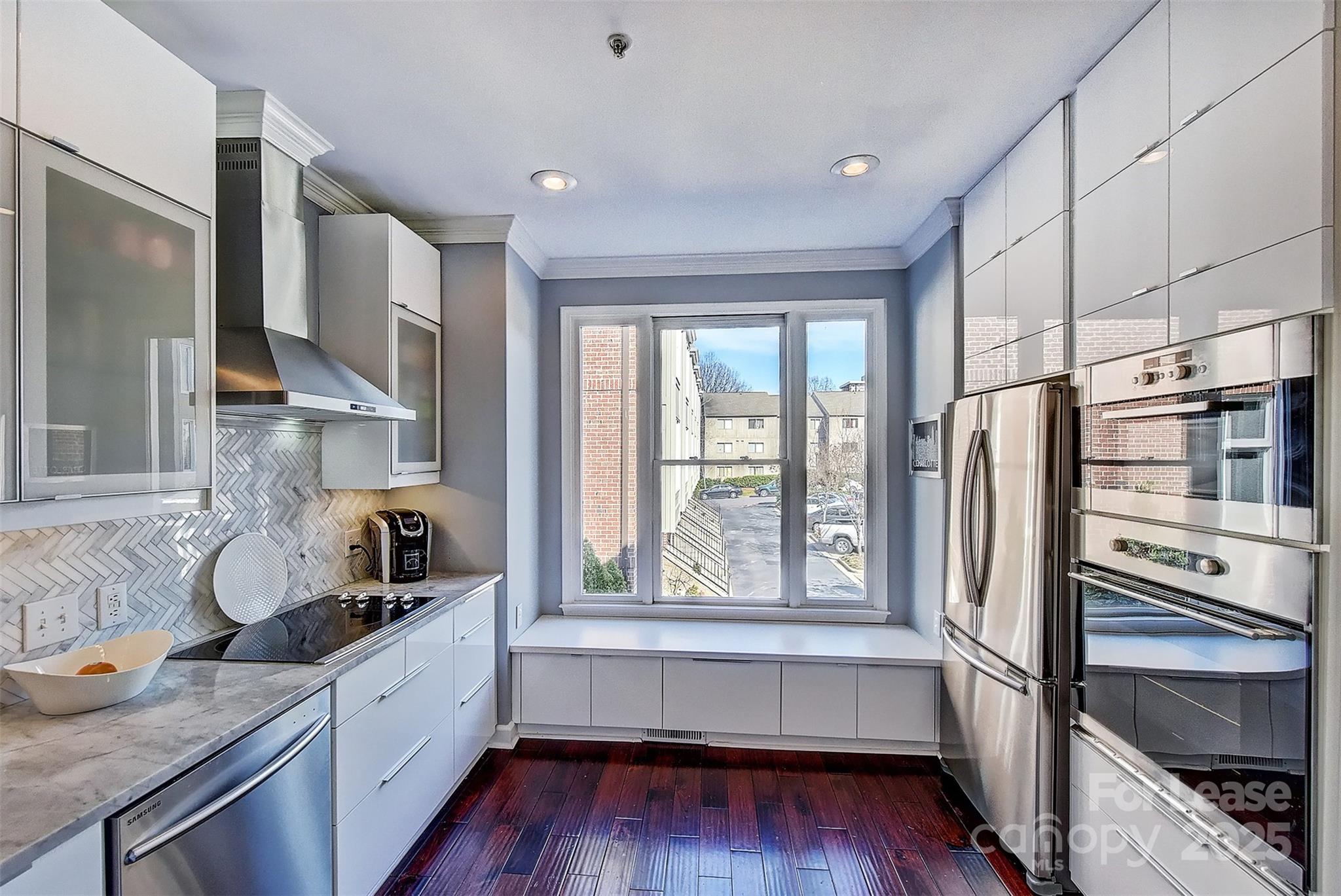 343 W 7th Street
