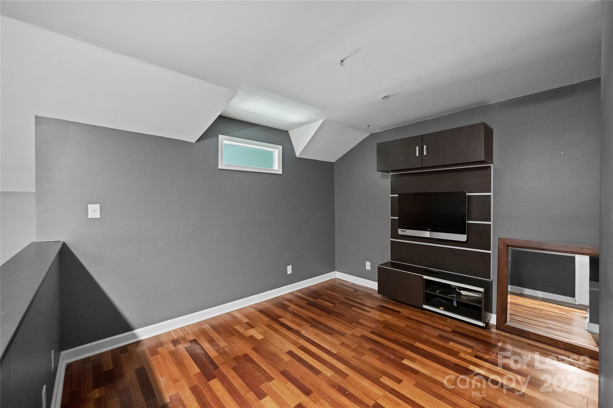 343 W 7th Street