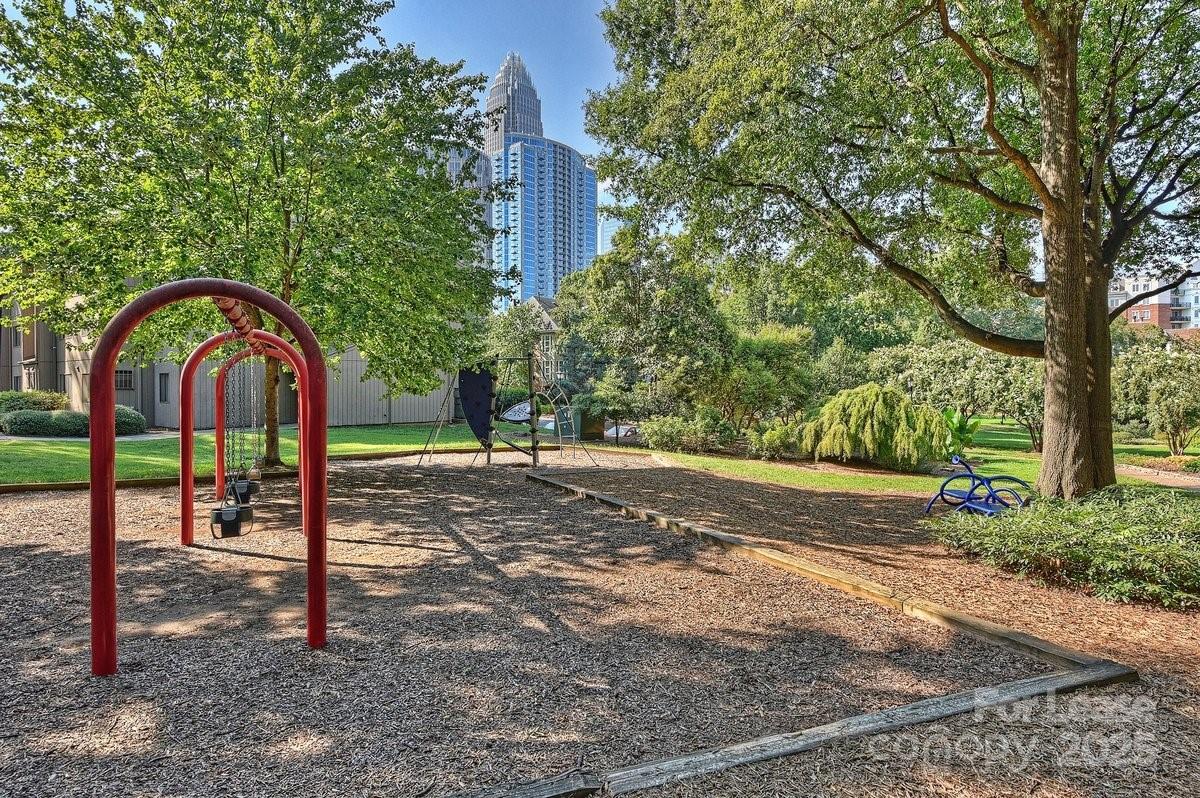 343 W 7th Street