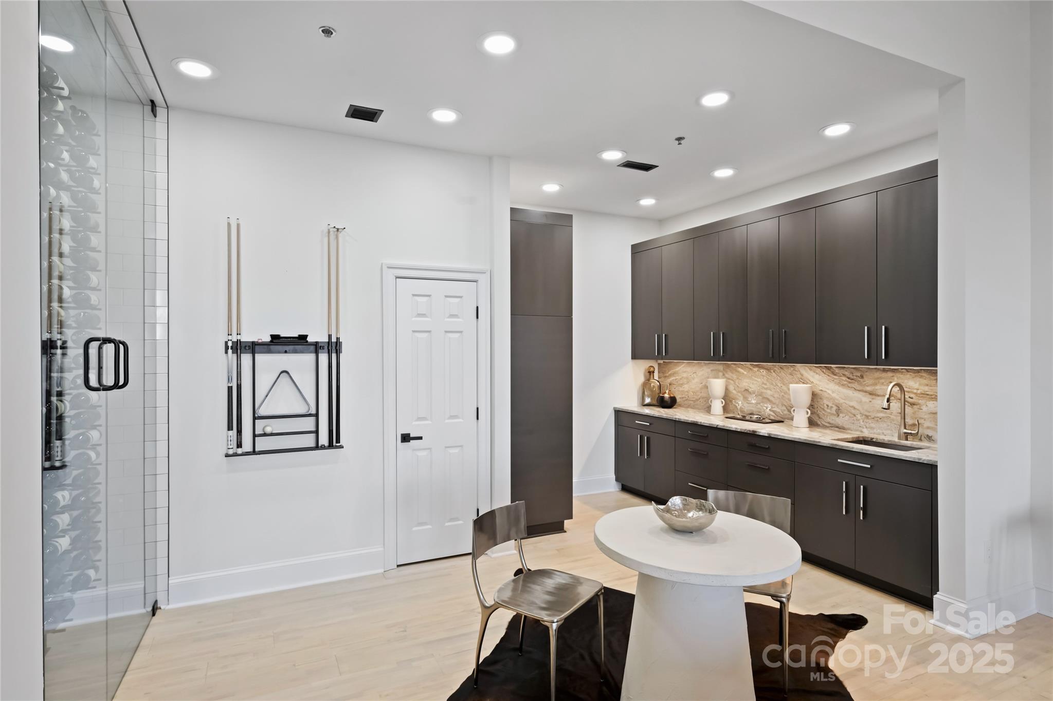 127 N Tryon Street Unit: 615