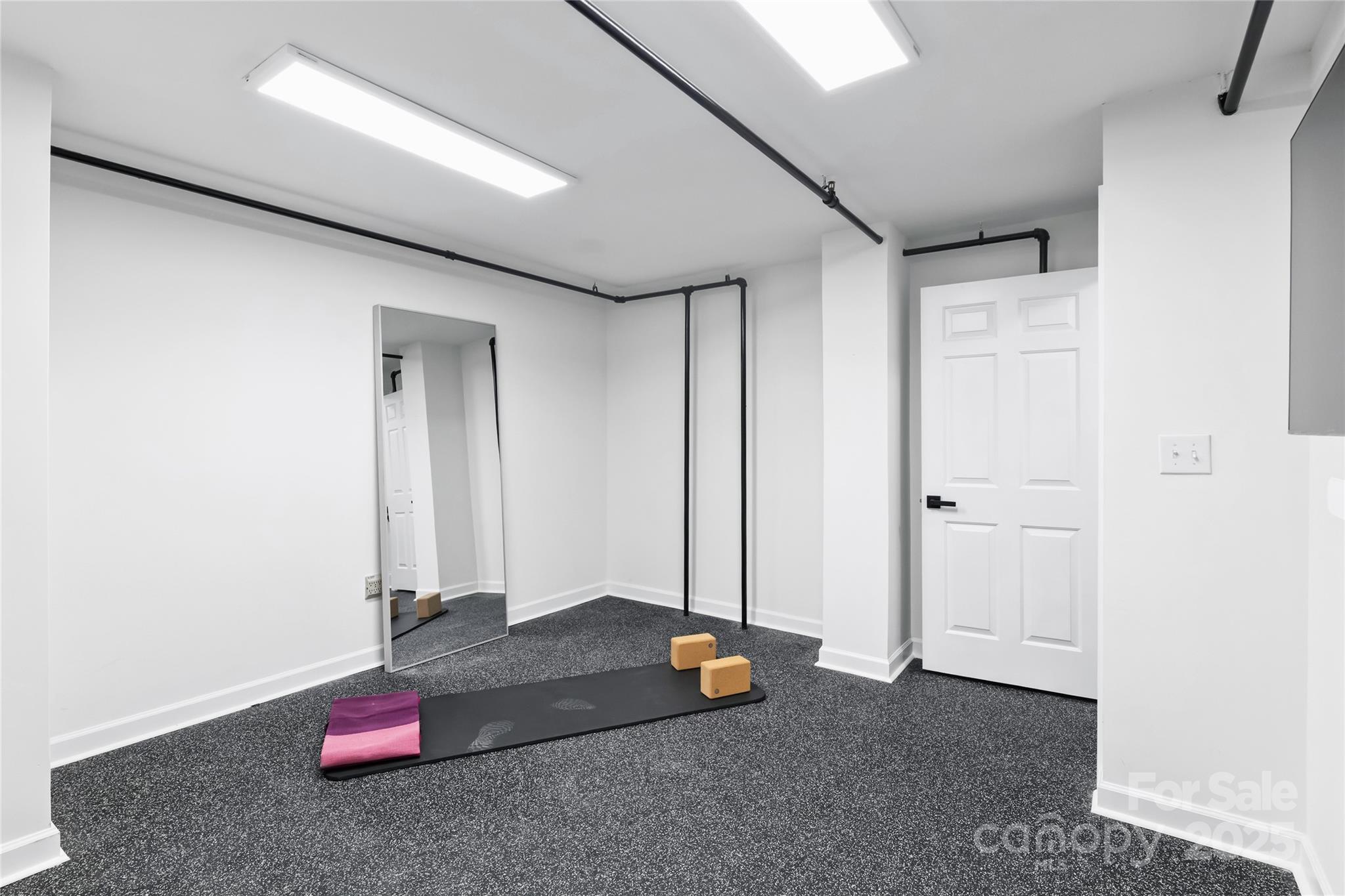 127 N Tryon Street Unit: 615