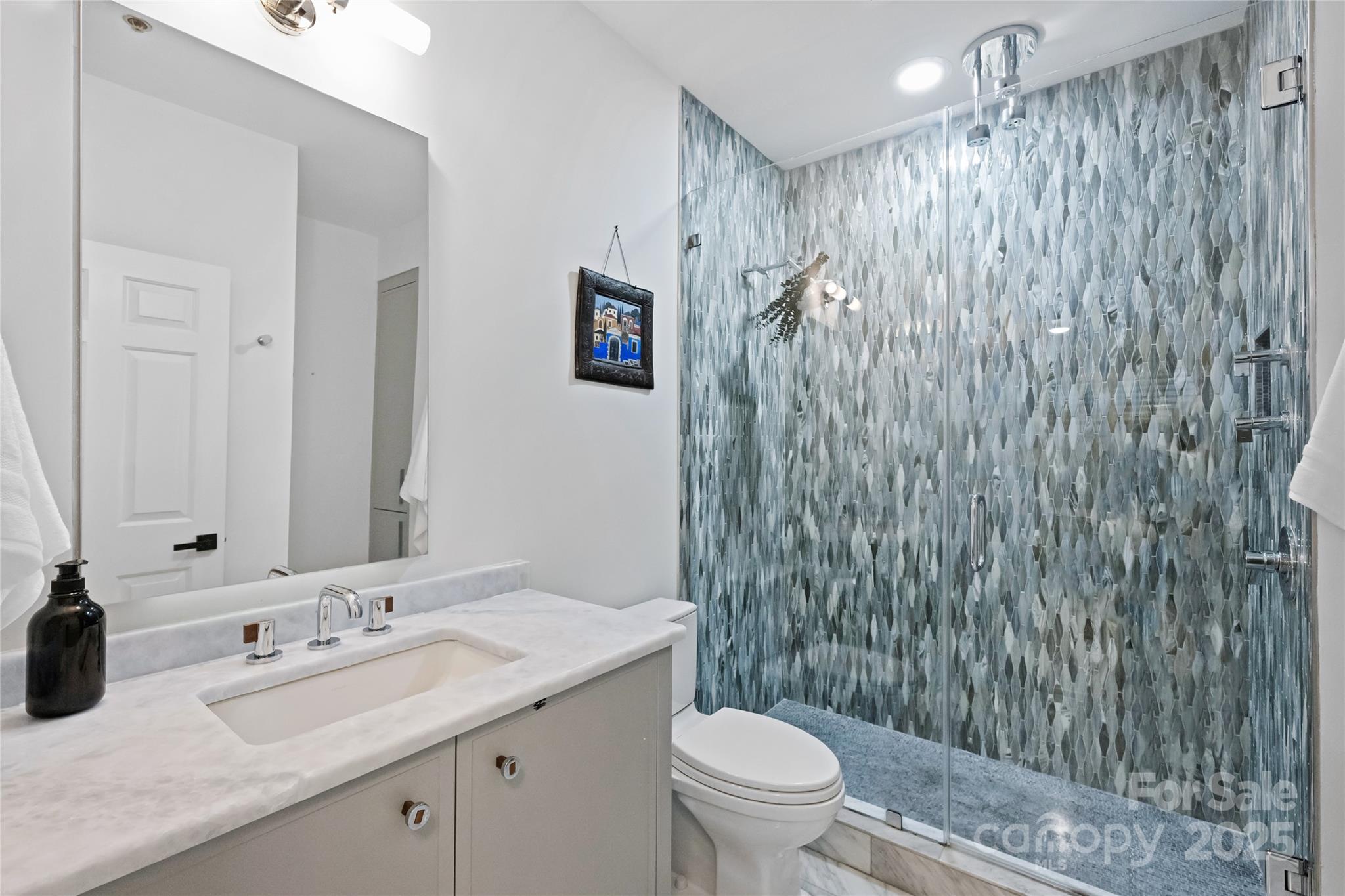 127 N Tryon Street Unit: 615