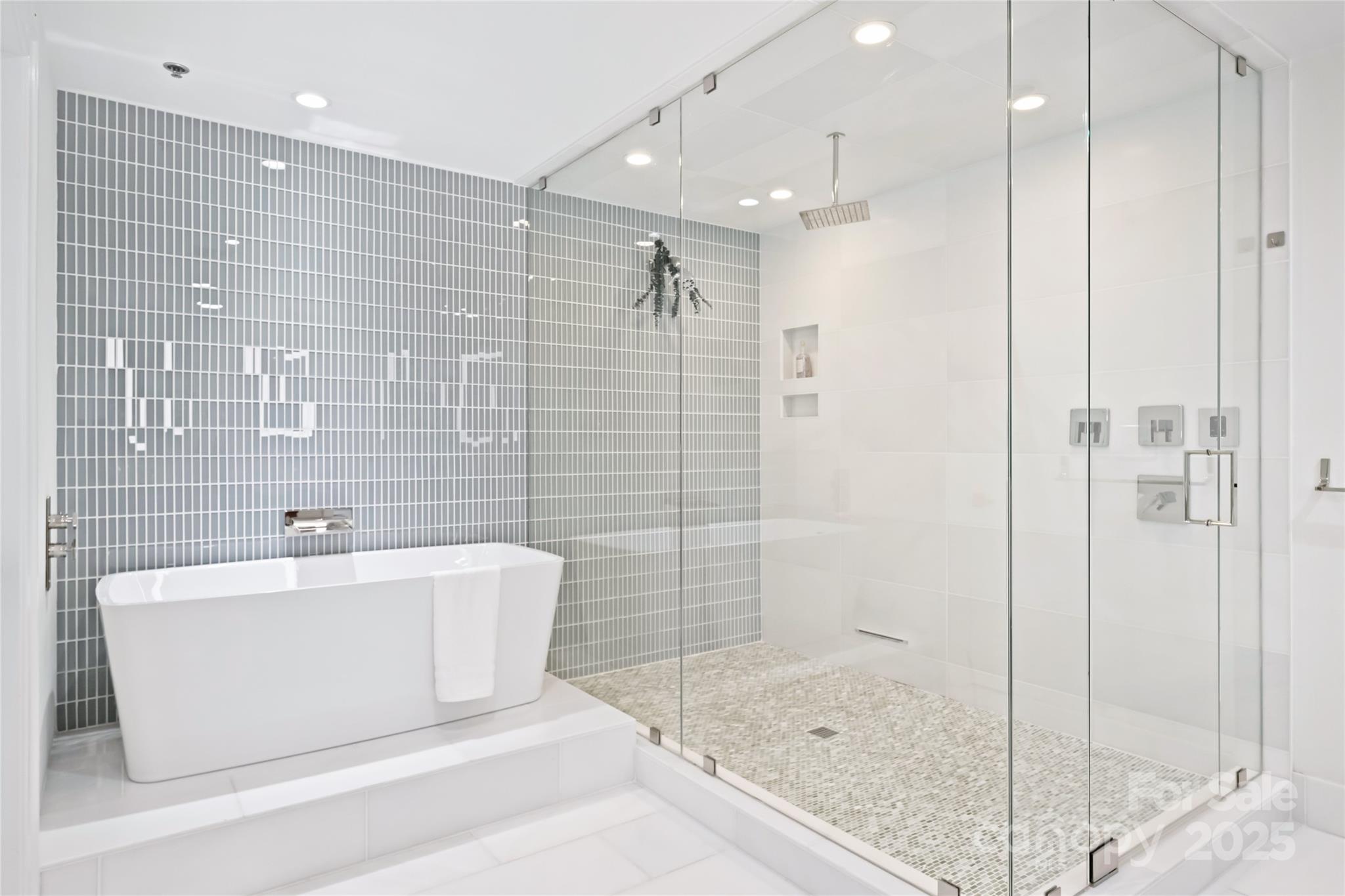 127 N Tryon Street Unit: 615