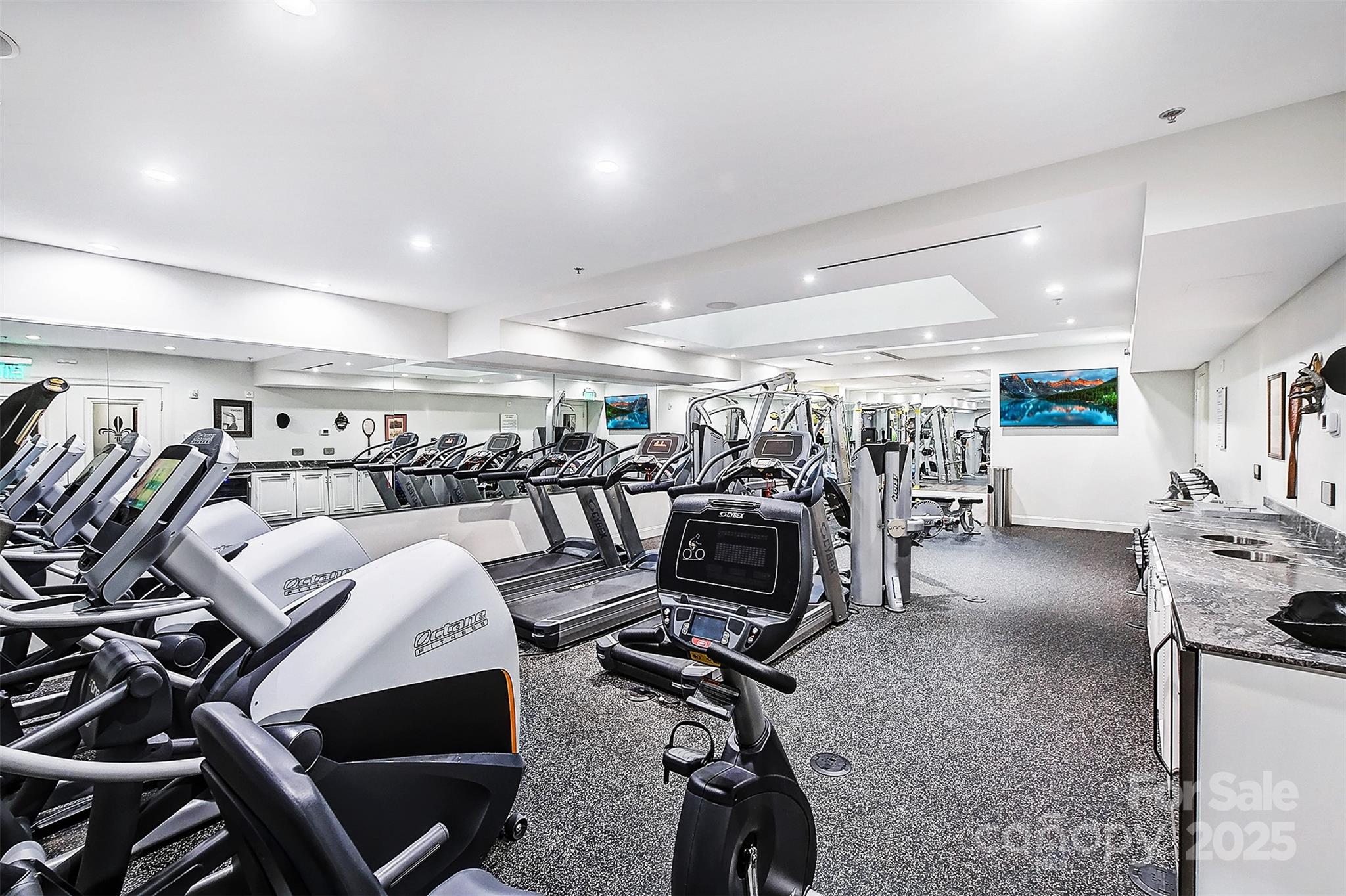 127 N Tryon Street Unit: 615