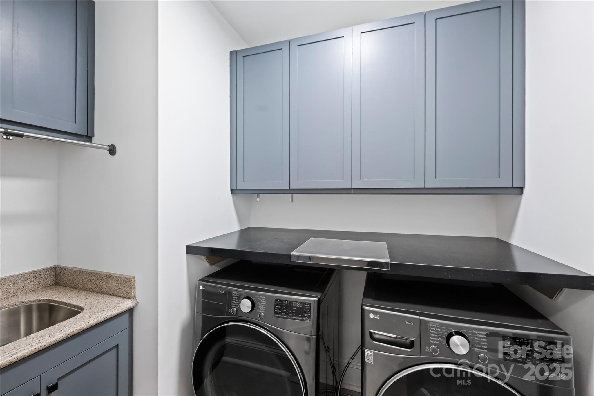 127 N Tryon Street Unit: 615