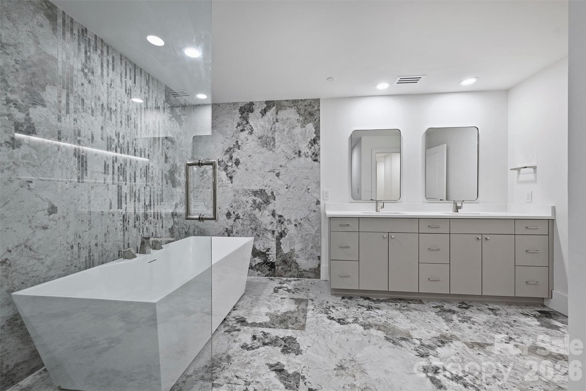 435 S Tryon Street Unit: 301