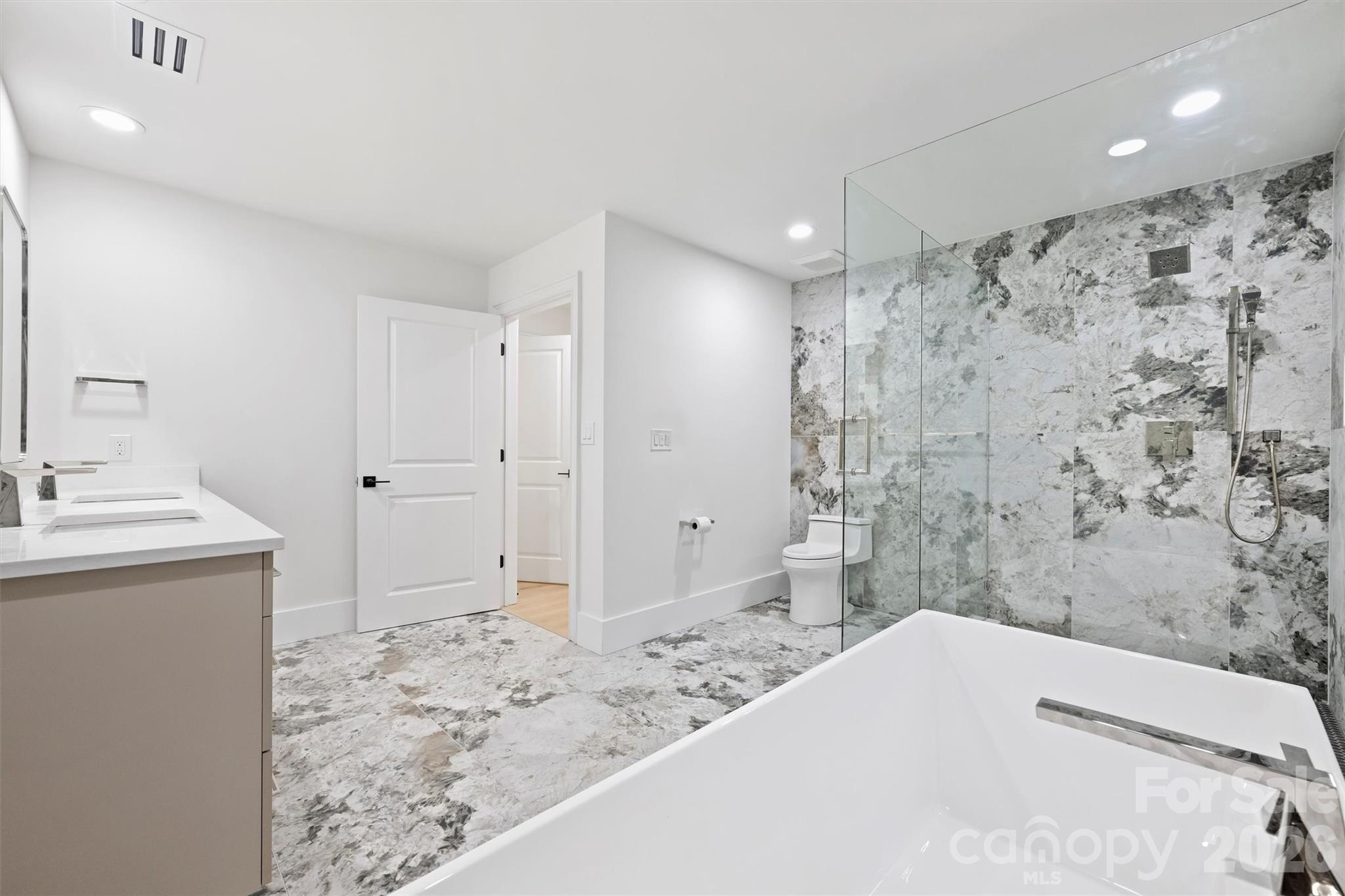 435 S Tryon Street Unit: 301