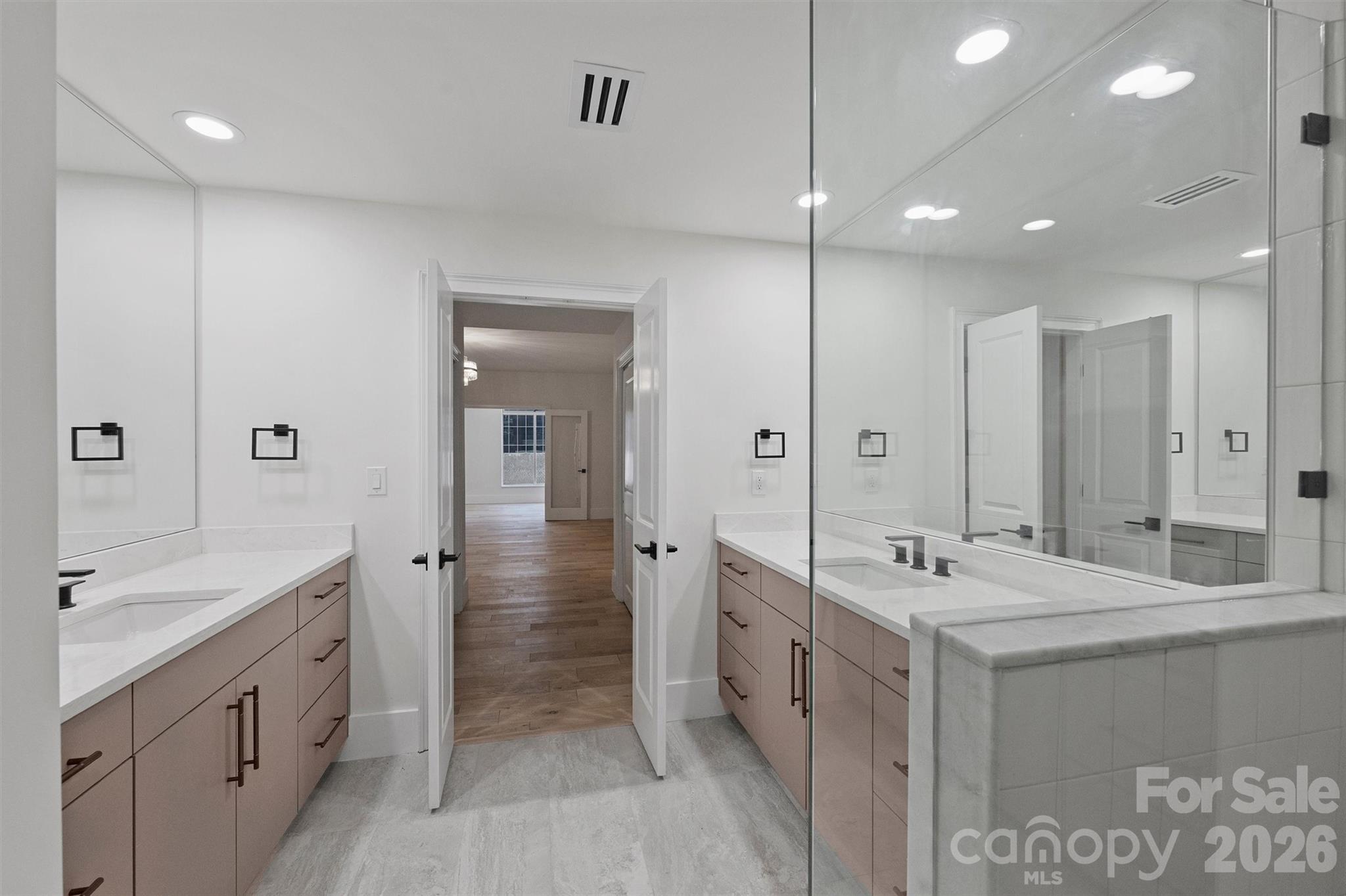 435 S Tryon Street Unit: 301