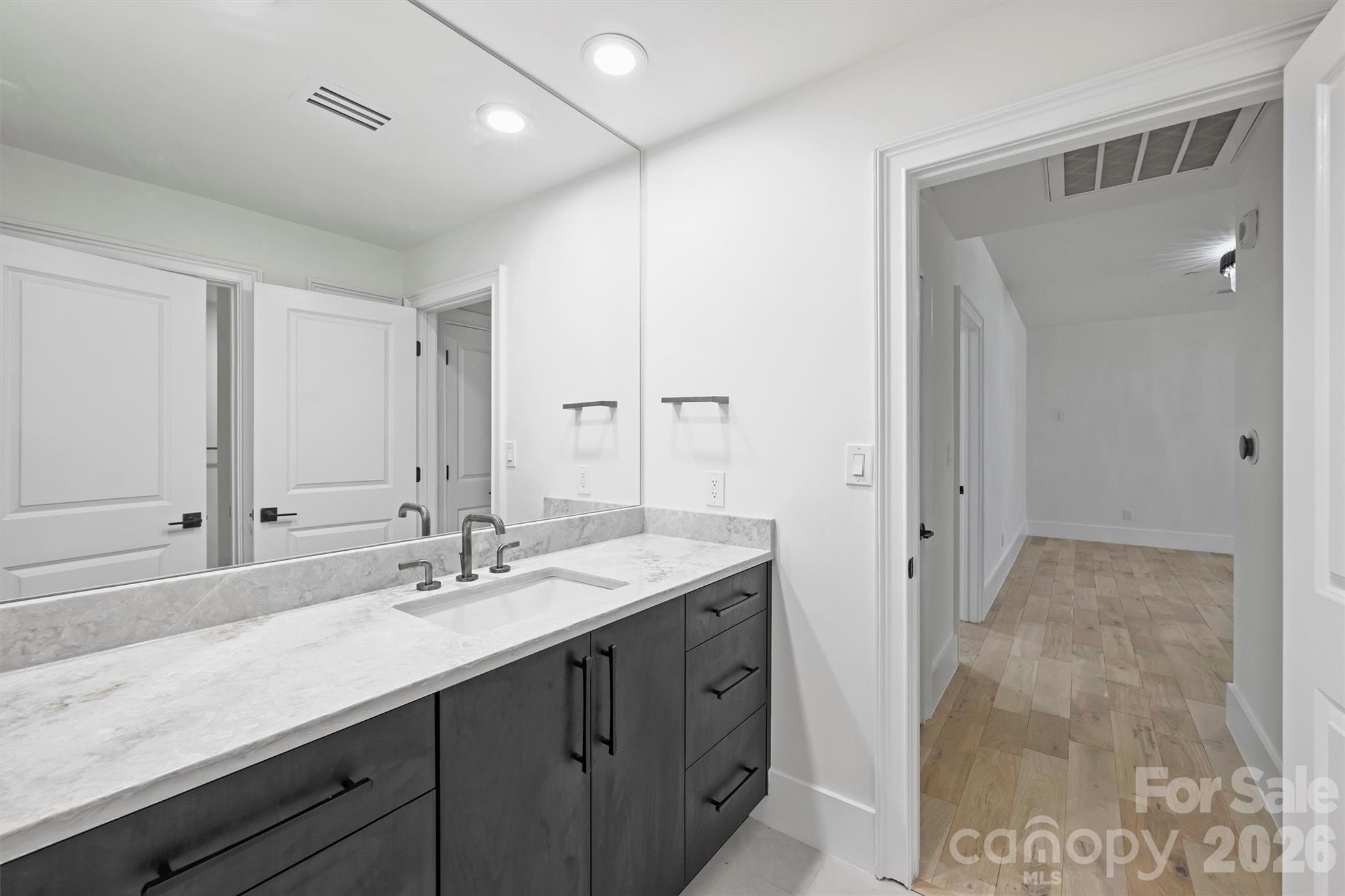 435 S Tryon Street Unit: 301