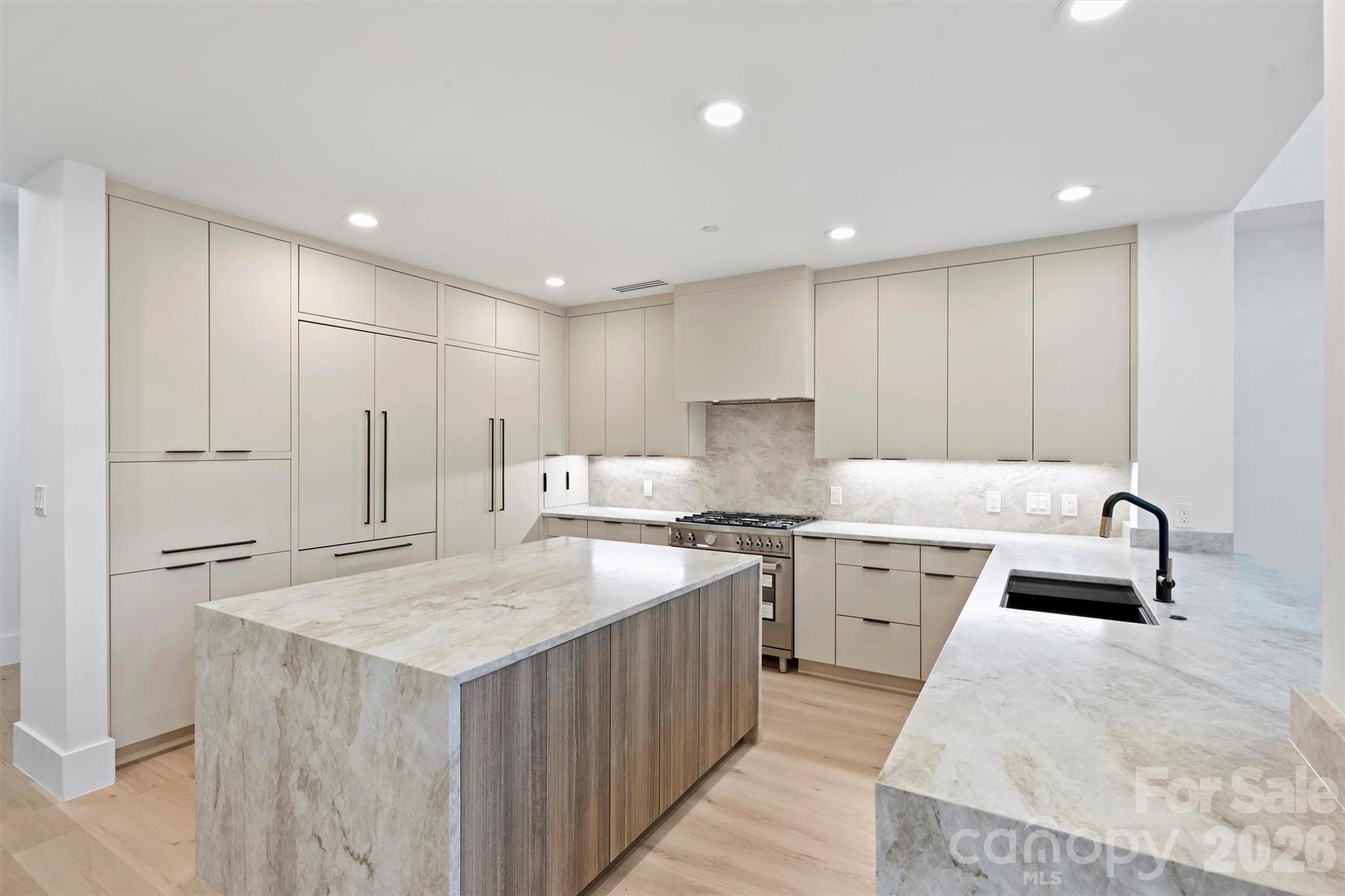 435 S Tryon Street Unit: 301