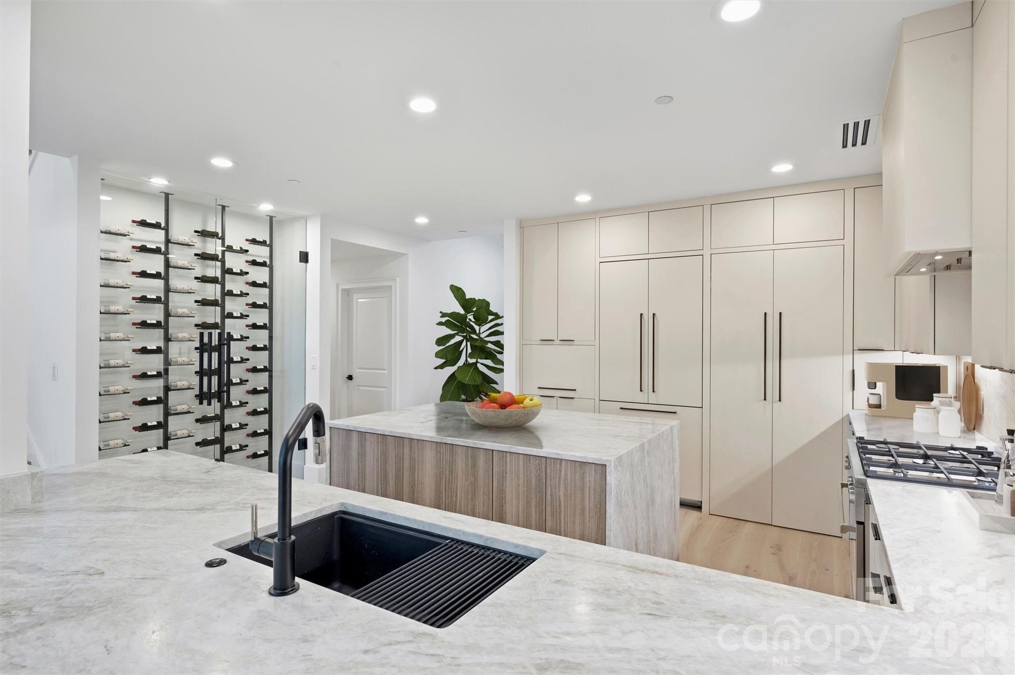 435 S Tryon Street Unit: 301