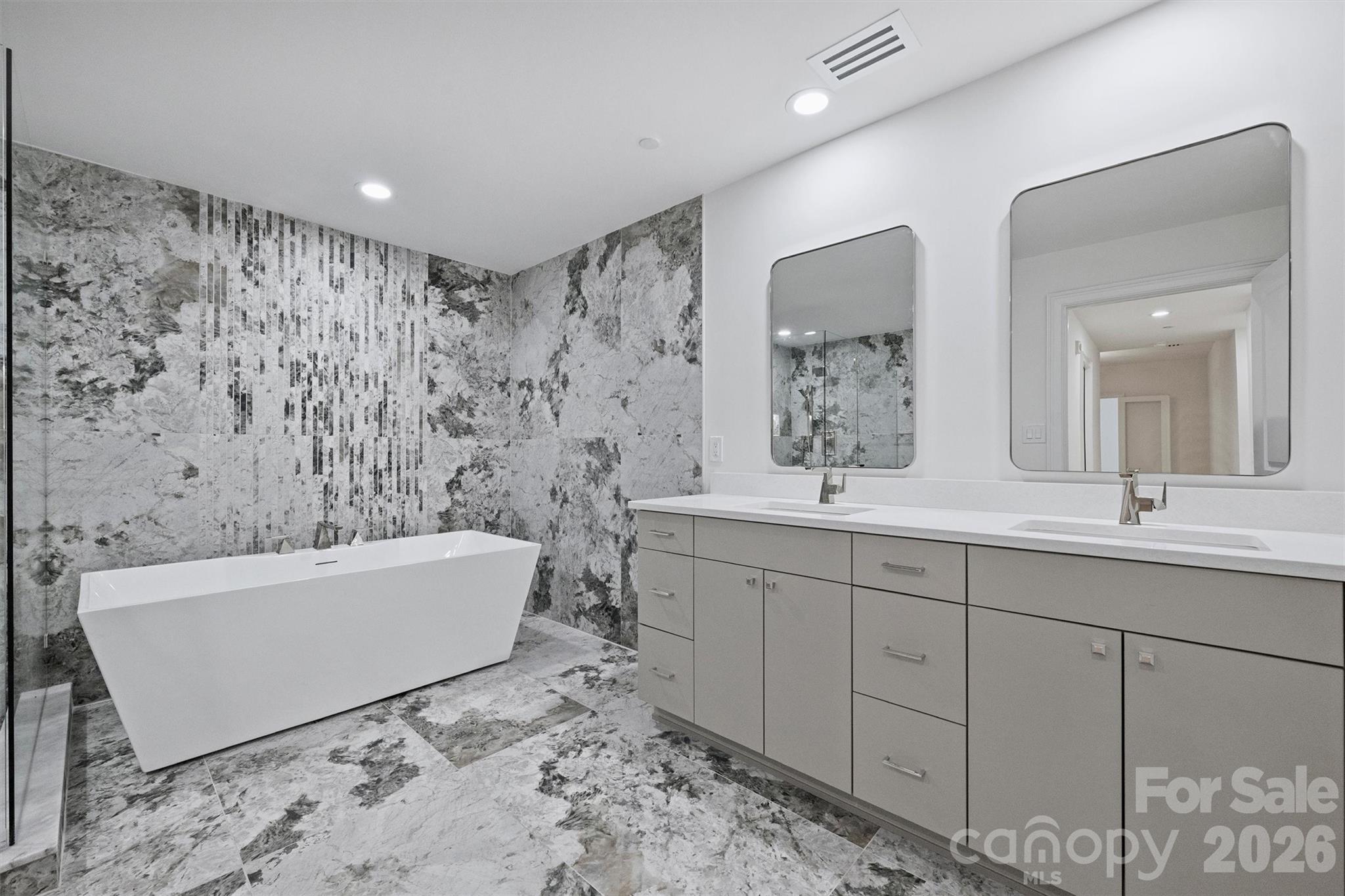 435 S Tryon Street Unit: 301