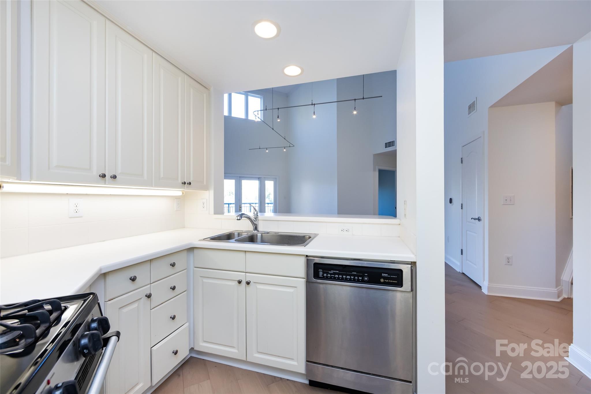 415 N Church Street Unit: 312