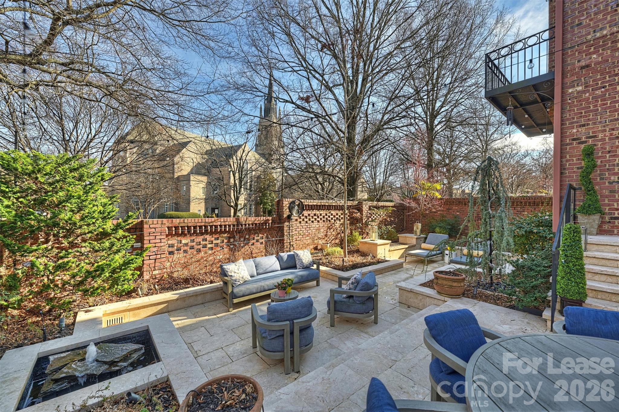 1124 Dilworth Crescent Row