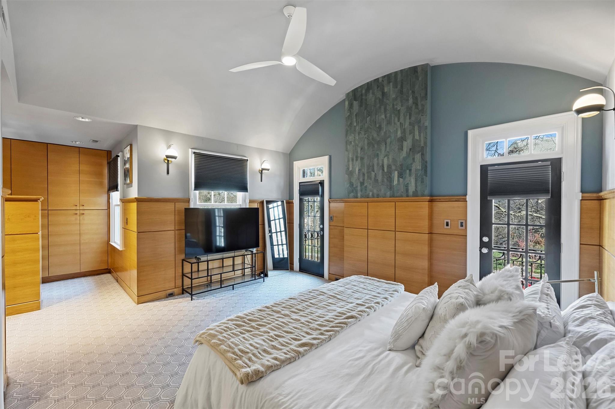 1124 Dilworth Crescent Row