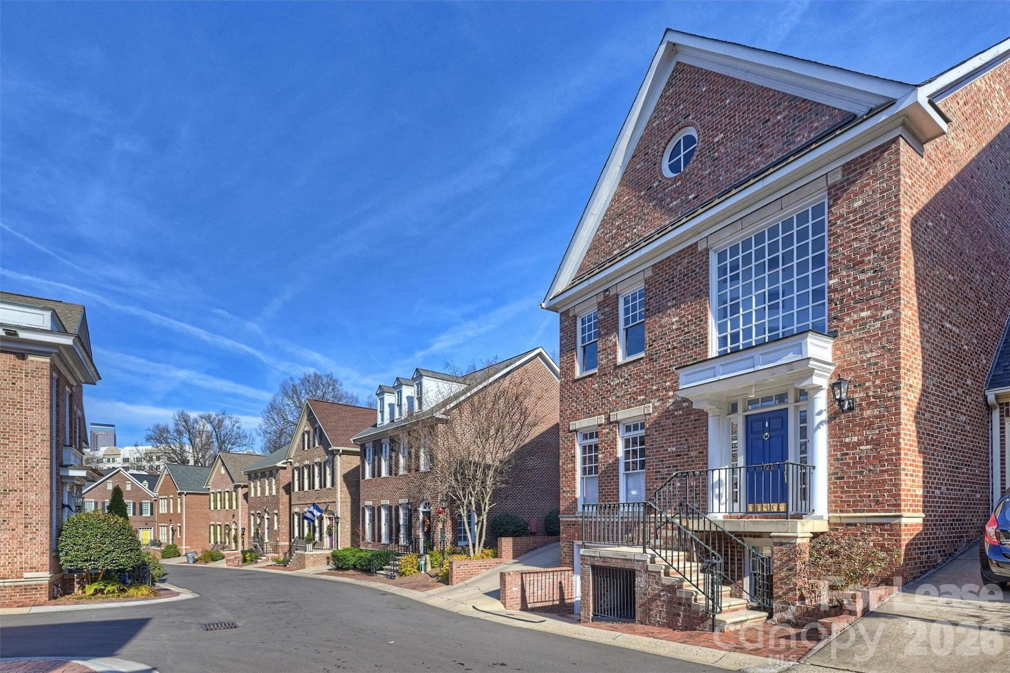 1124 Dilworth Crescent Row