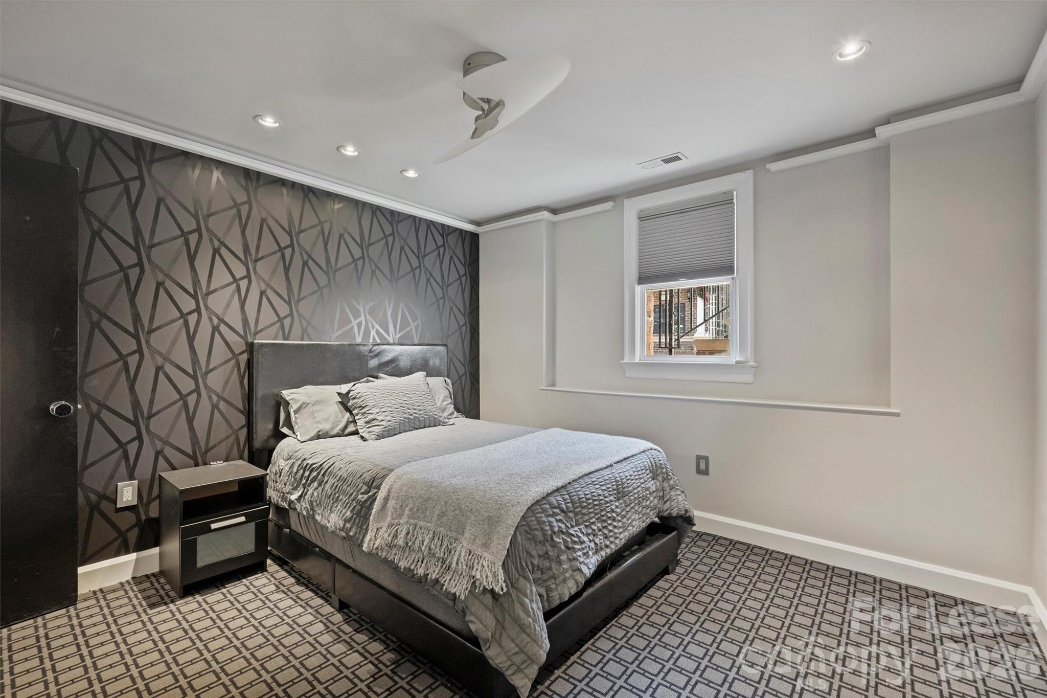 1124 Dilworth Crescent Row