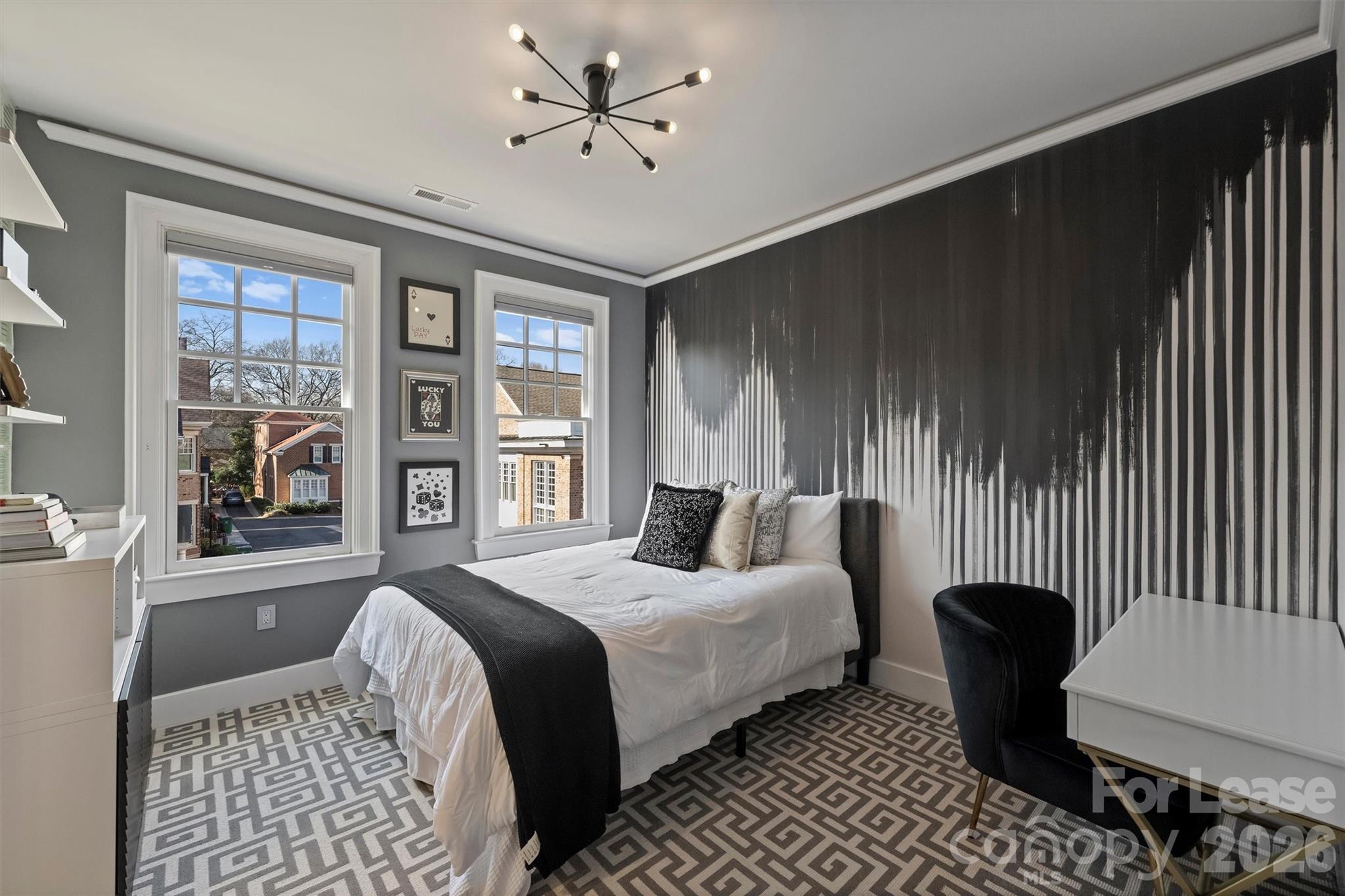 1124 Dilworth Crescent Row