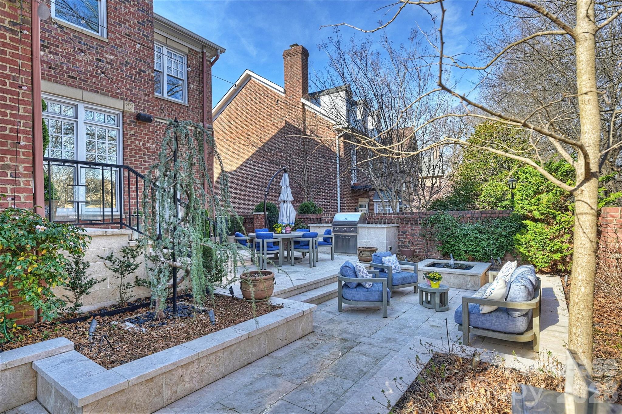 1124 Dilworth Crescent Row