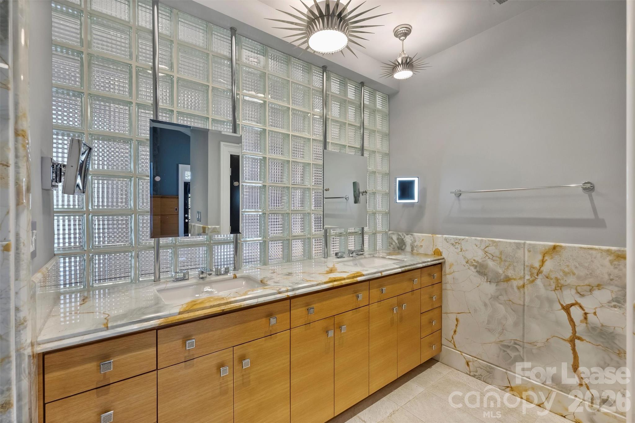 1124 Dilworth Crescent Row