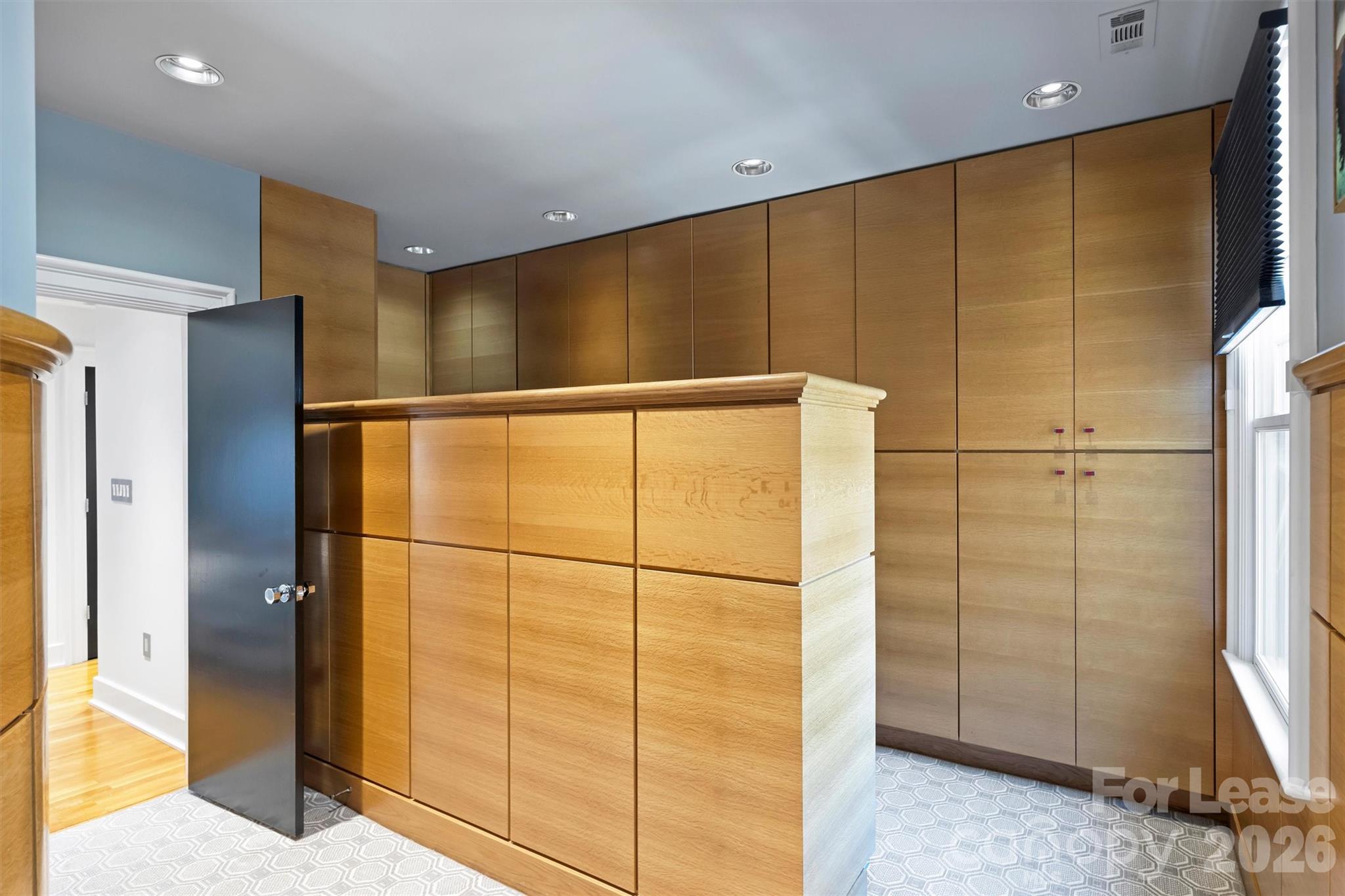 1124 Dilworth Crescent Row