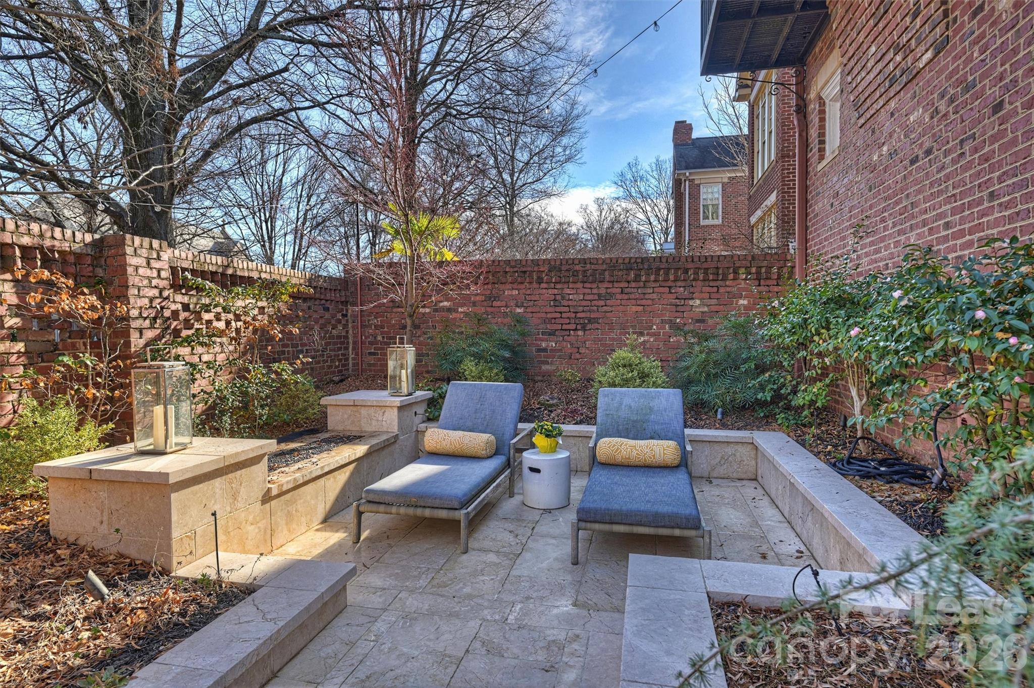 1124 Dilworth Crescent Row