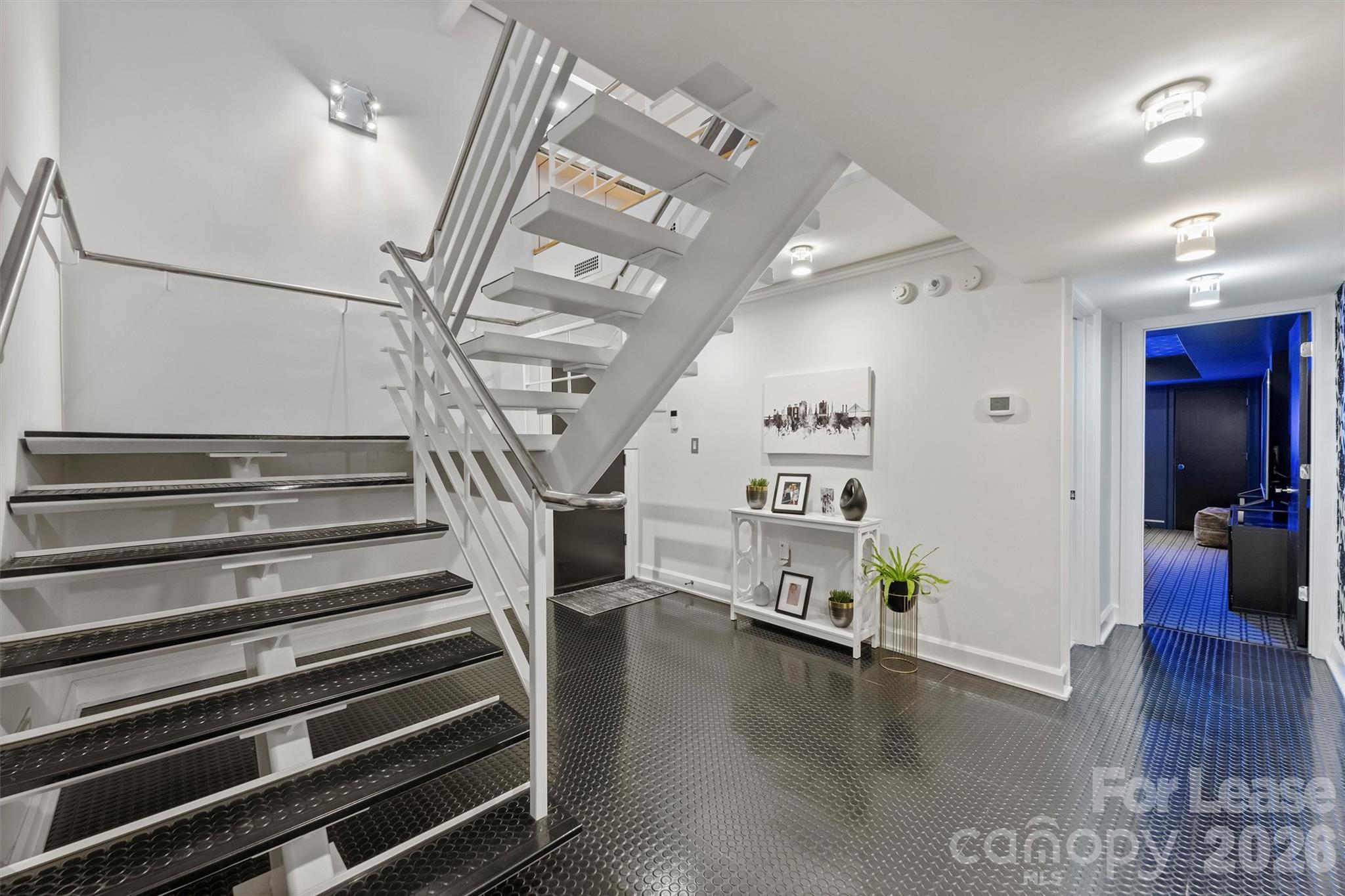 1124 Dilworth Crescent Row