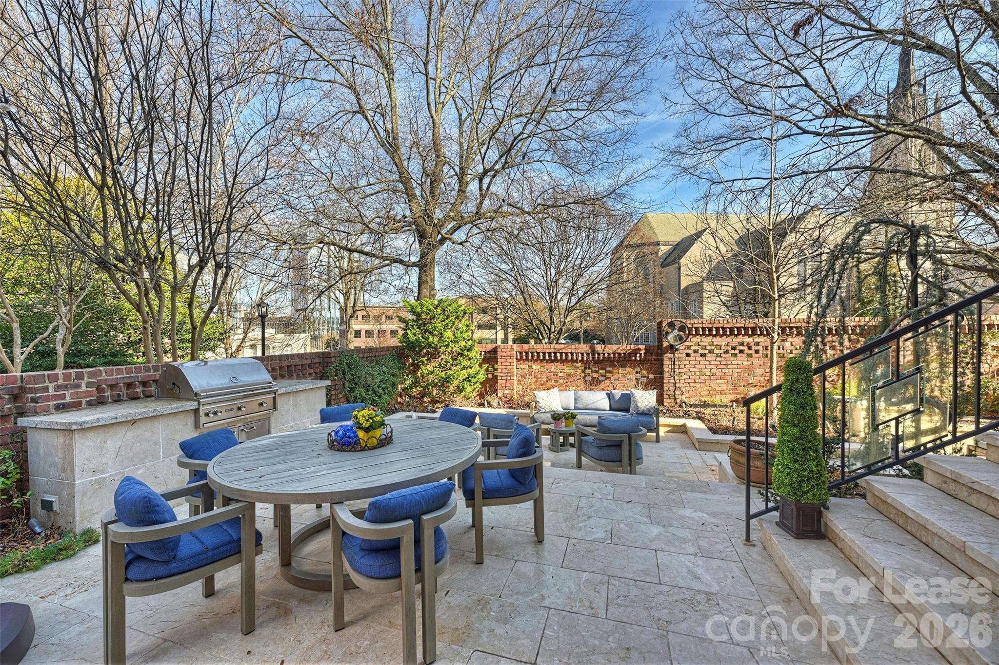 1124 Dilworth Crescent Row