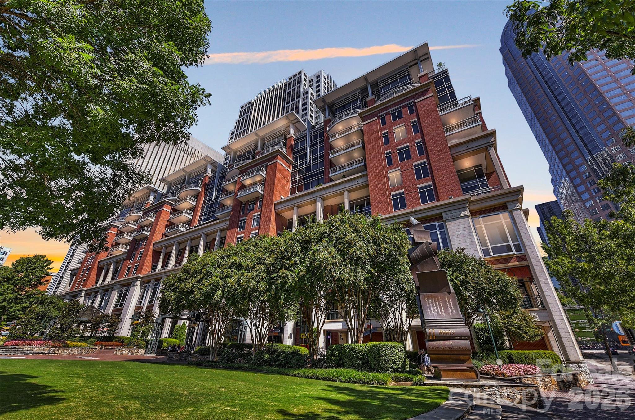435 S Tryon Street Unit: 703