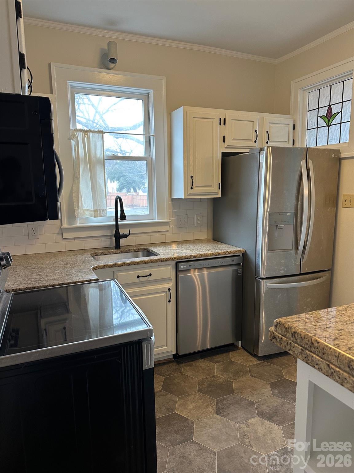 407 W 9th Street Unit: B