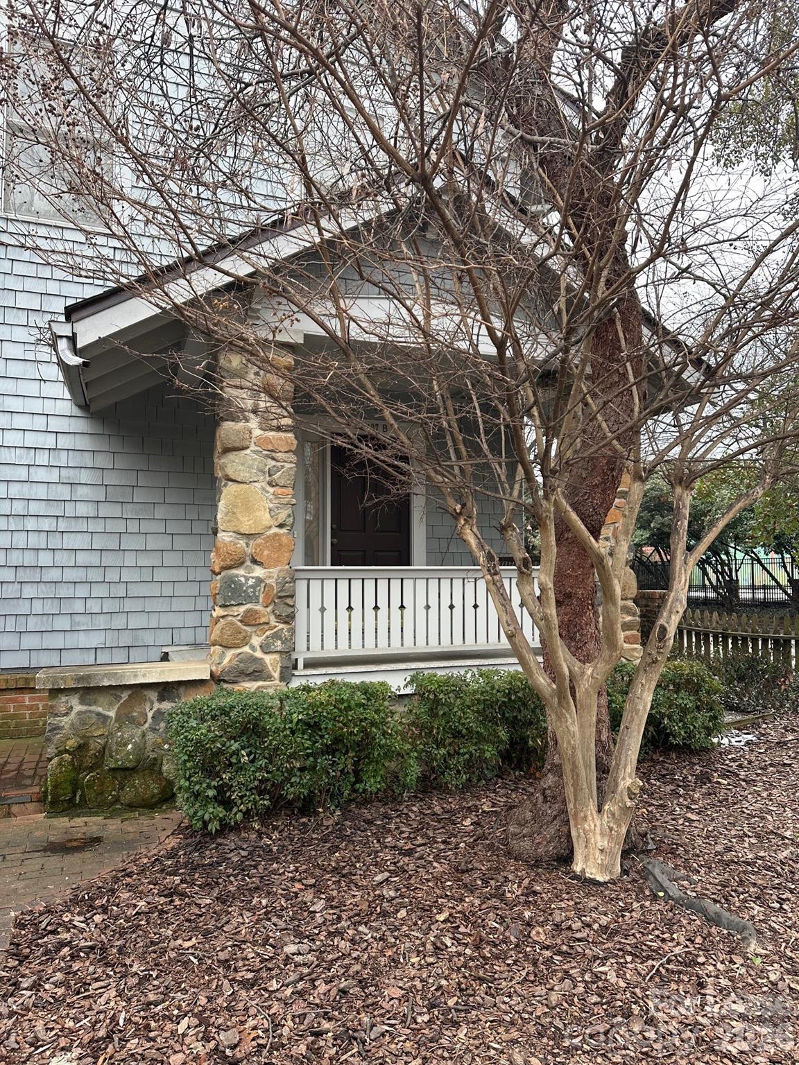 407 W 9th Street Unit: B