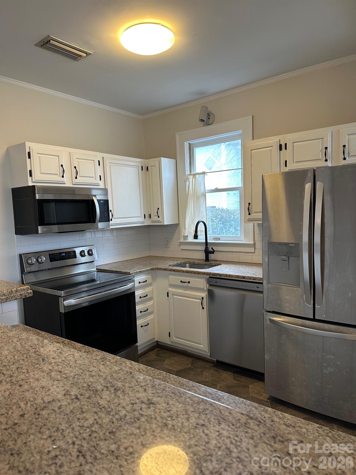 407 W 9th Street Unit: B