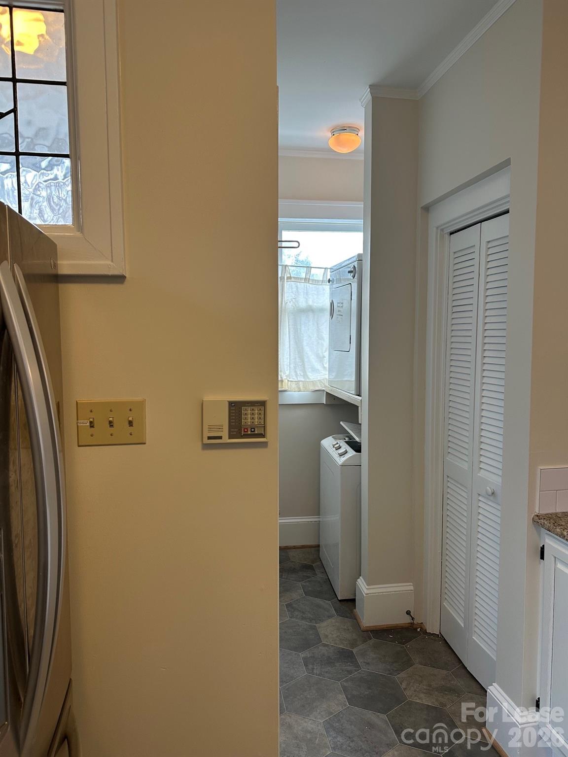 407 W 9th Street Unit: B