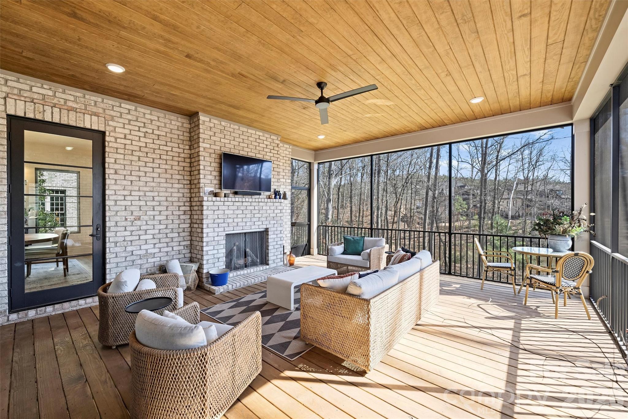 1521 Reflection Pointe Boulevard