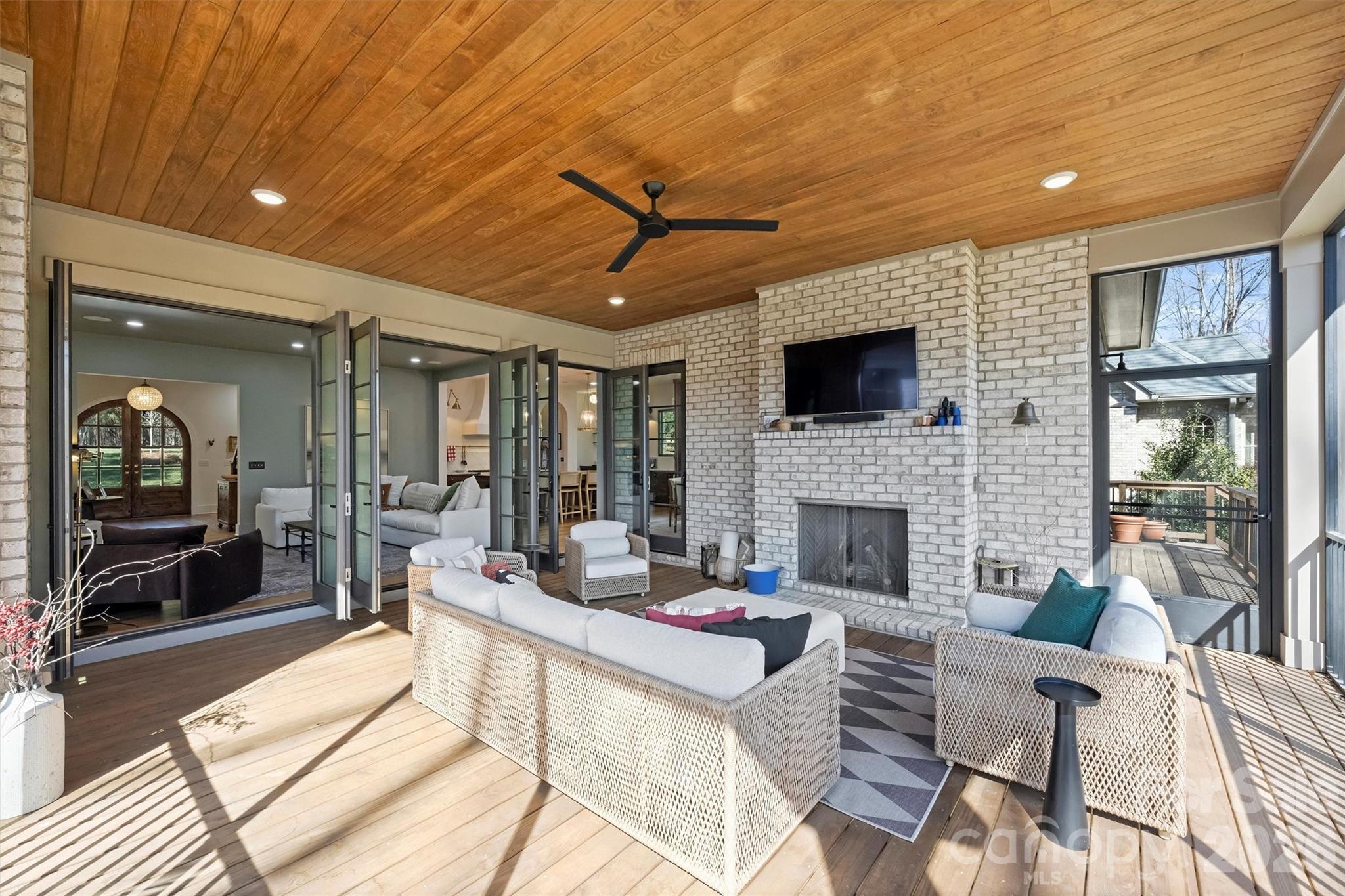 1521 Reflection Pointe Boulevard