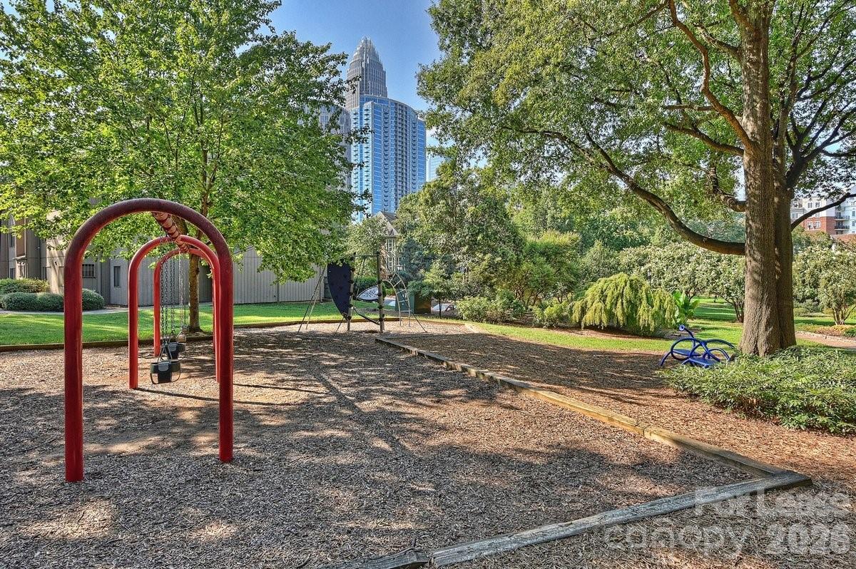 343 W 7th Street