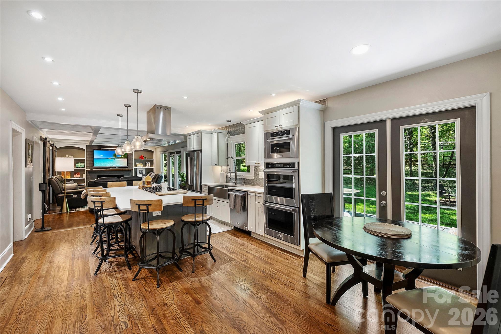 5525 Lancelot Drive