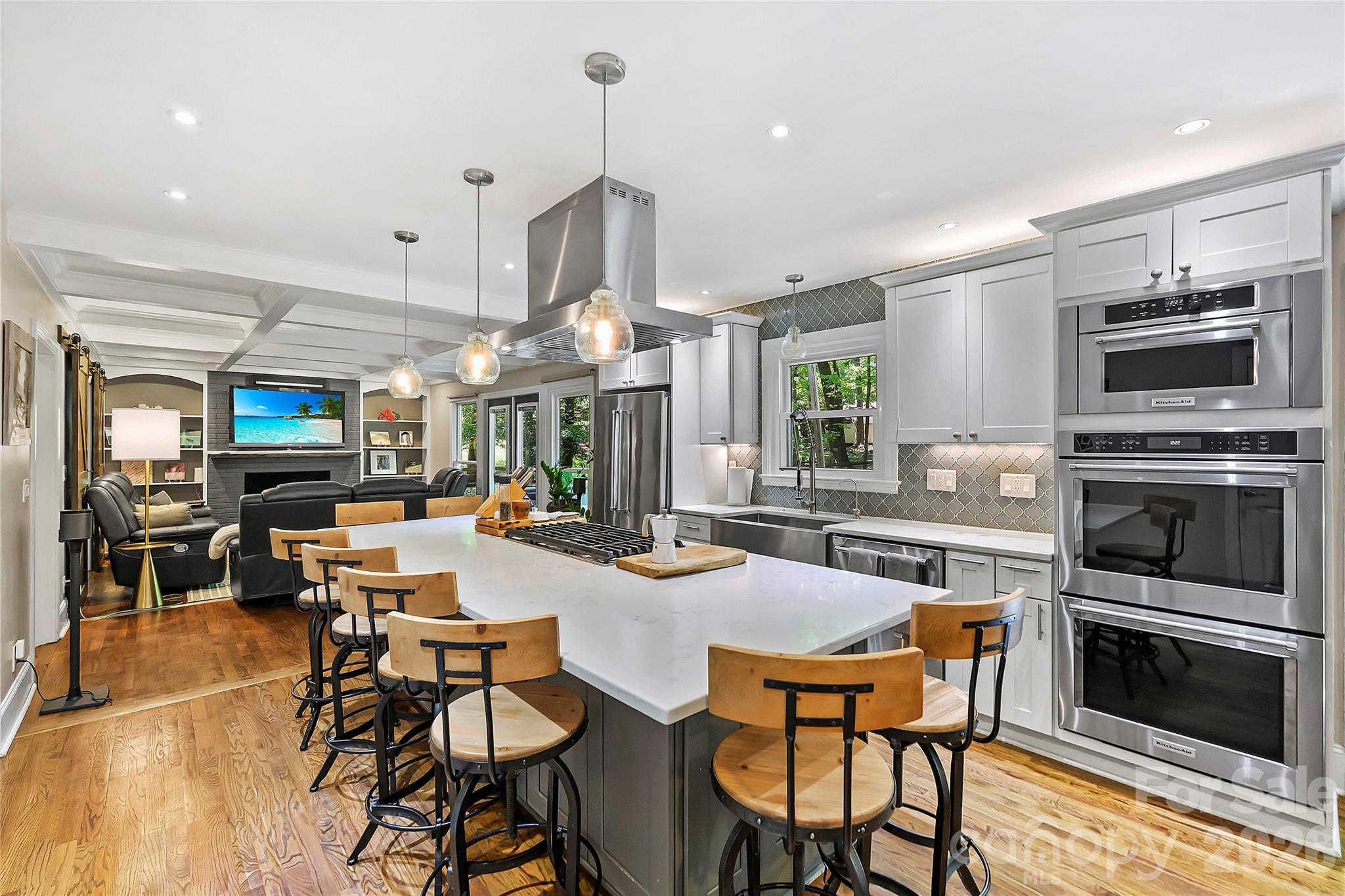 5525 Lancelot Drive