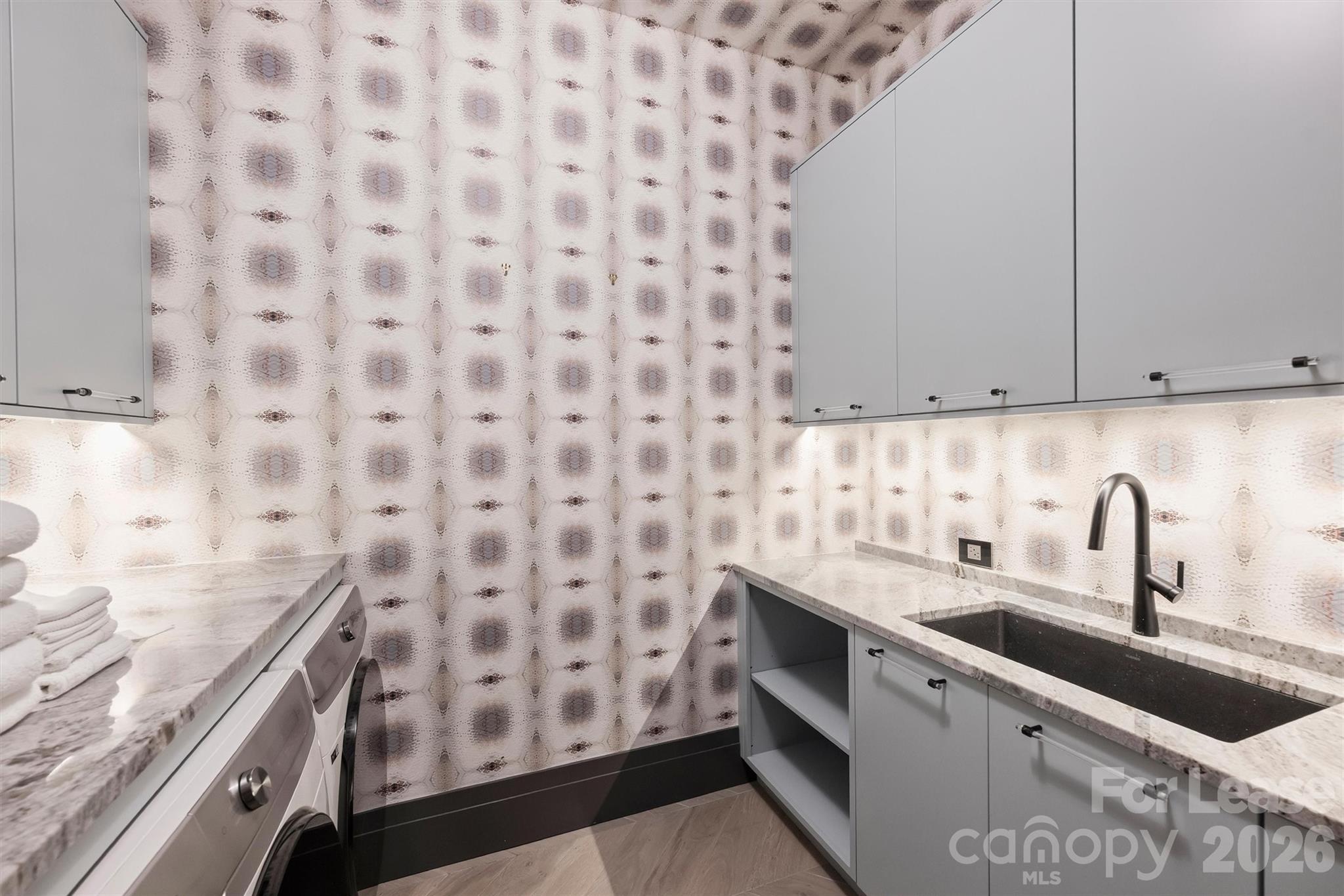 229 N Church Street Unit: 304